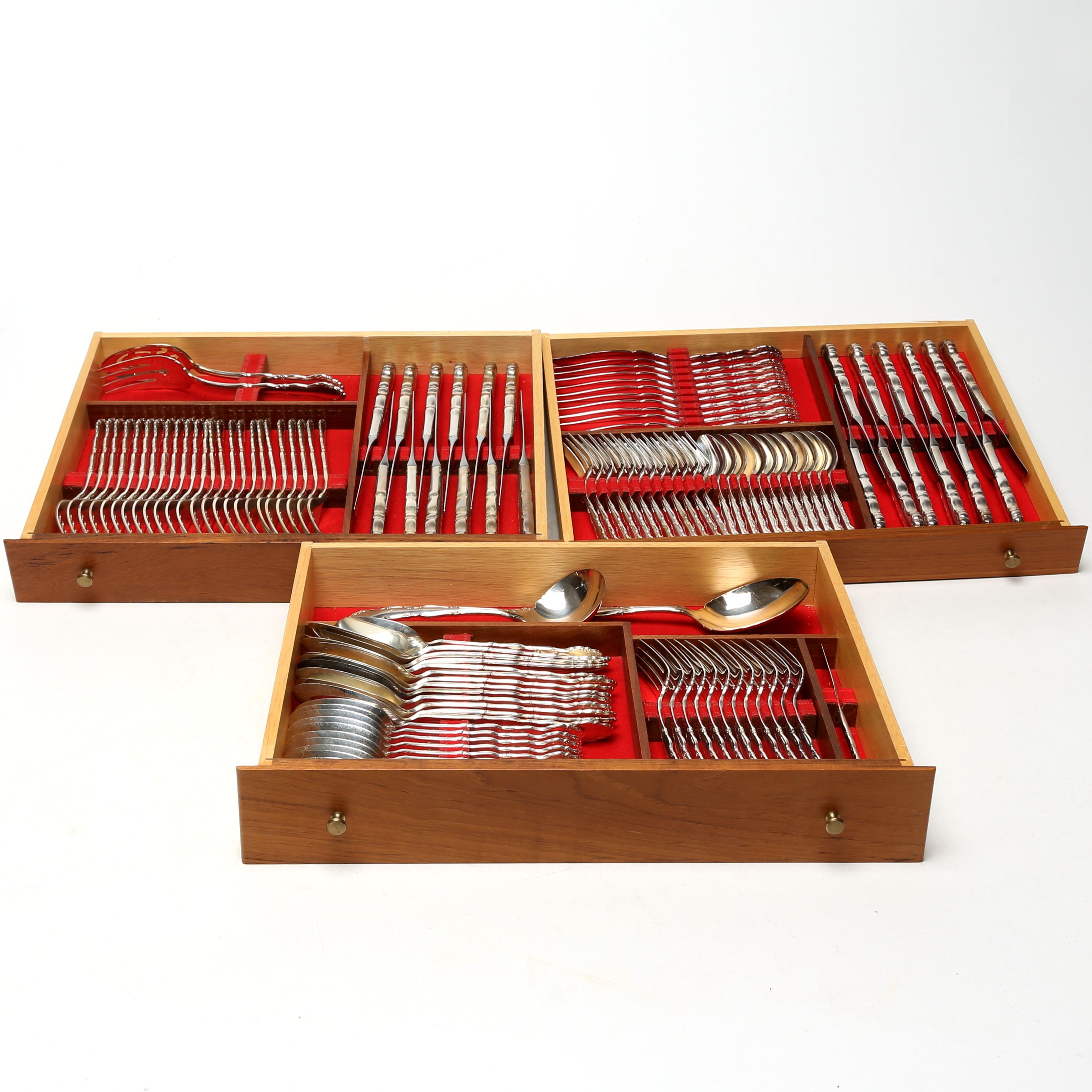BESTICK, 135 delar, England, sannolikt nysilver, i schatull.