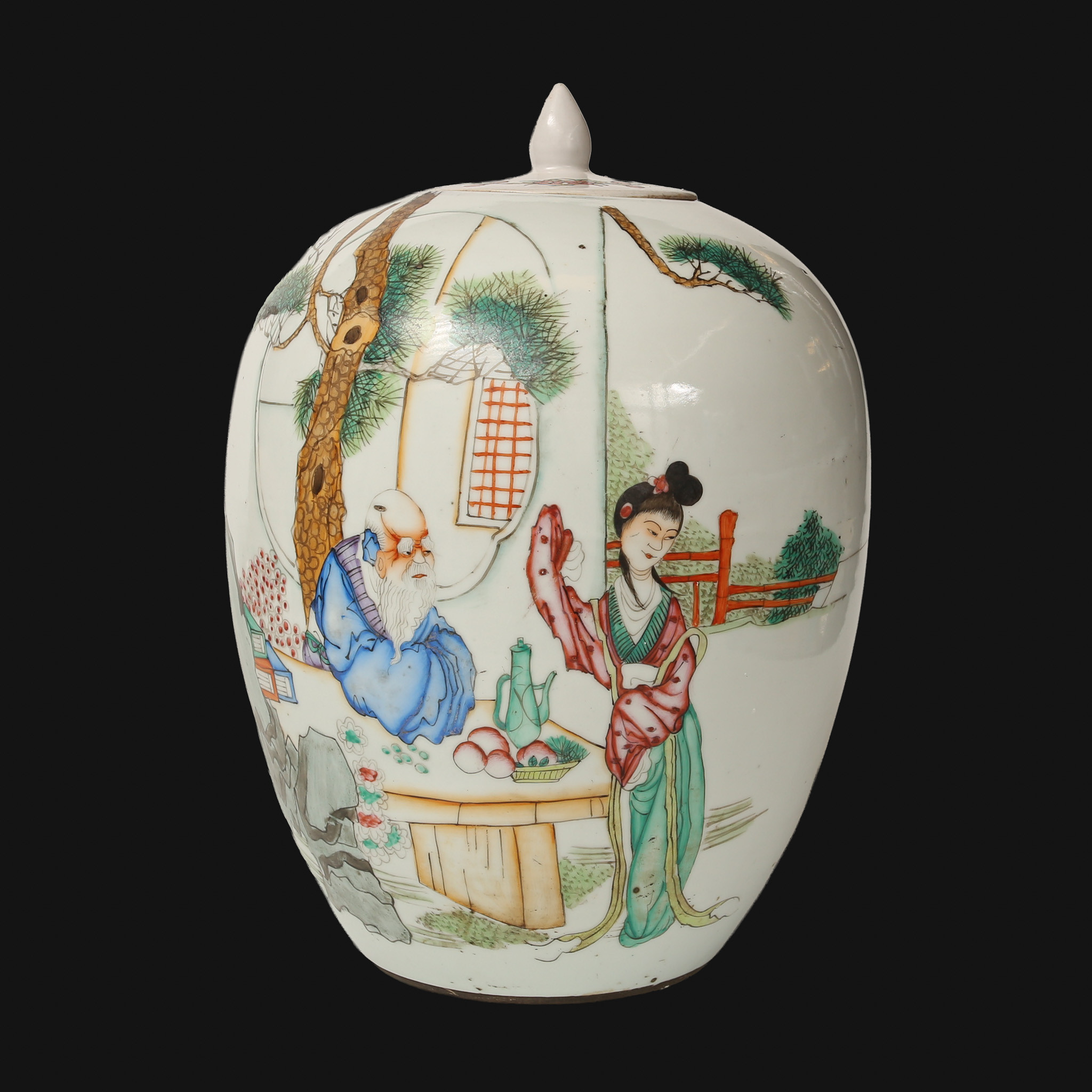 LOCKURNA, porslin, ovoid form, motiv med figurer samt kalligrafi. Kina, Republik (1912-1949).