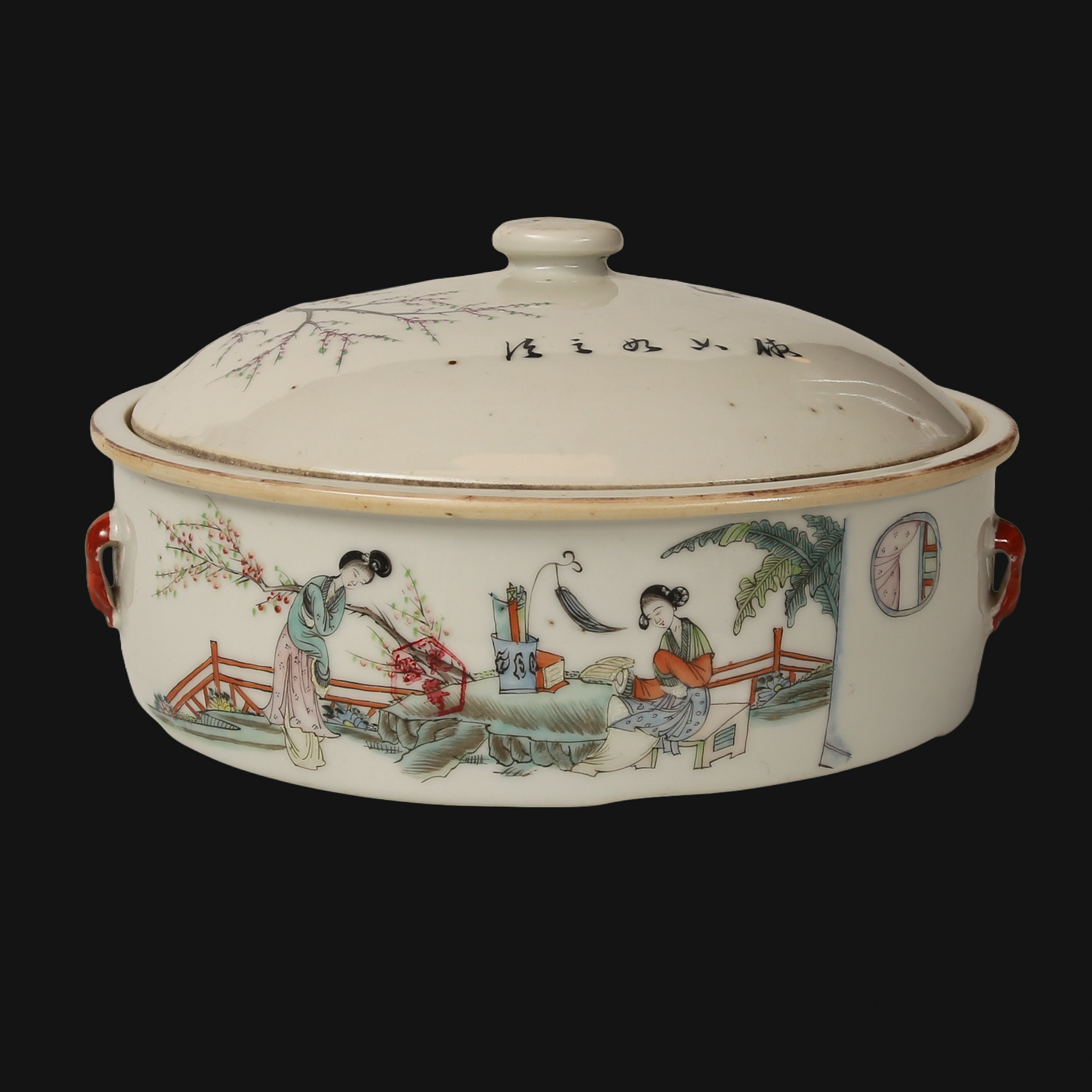 MATKÄRL MED LOCK, porslin, emaljfärger, förgyllning. Kina, Republik (1912-1949).