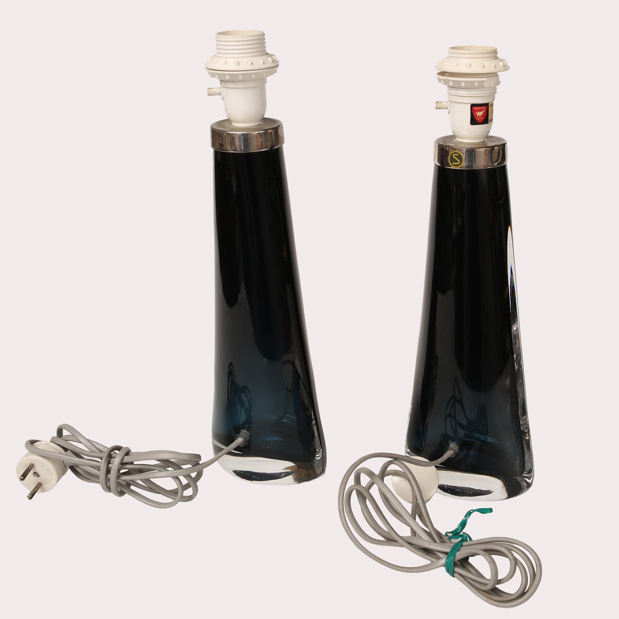 CARL FAGERLUND. Bordslampor, blåfärgat glas, ett par, signerade, Orrefors.