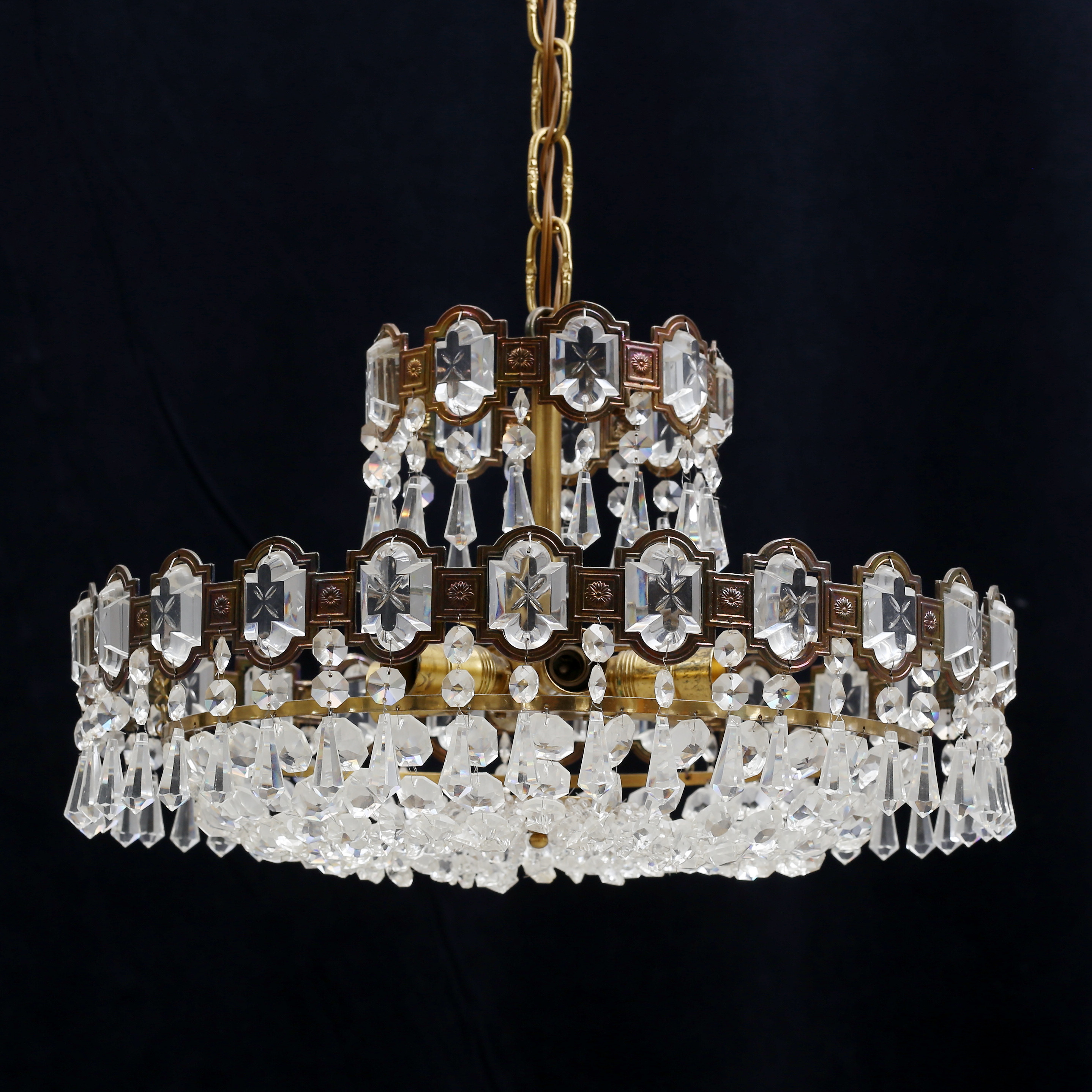 TAKLAMPA, metall / prismor, 1900-tal.