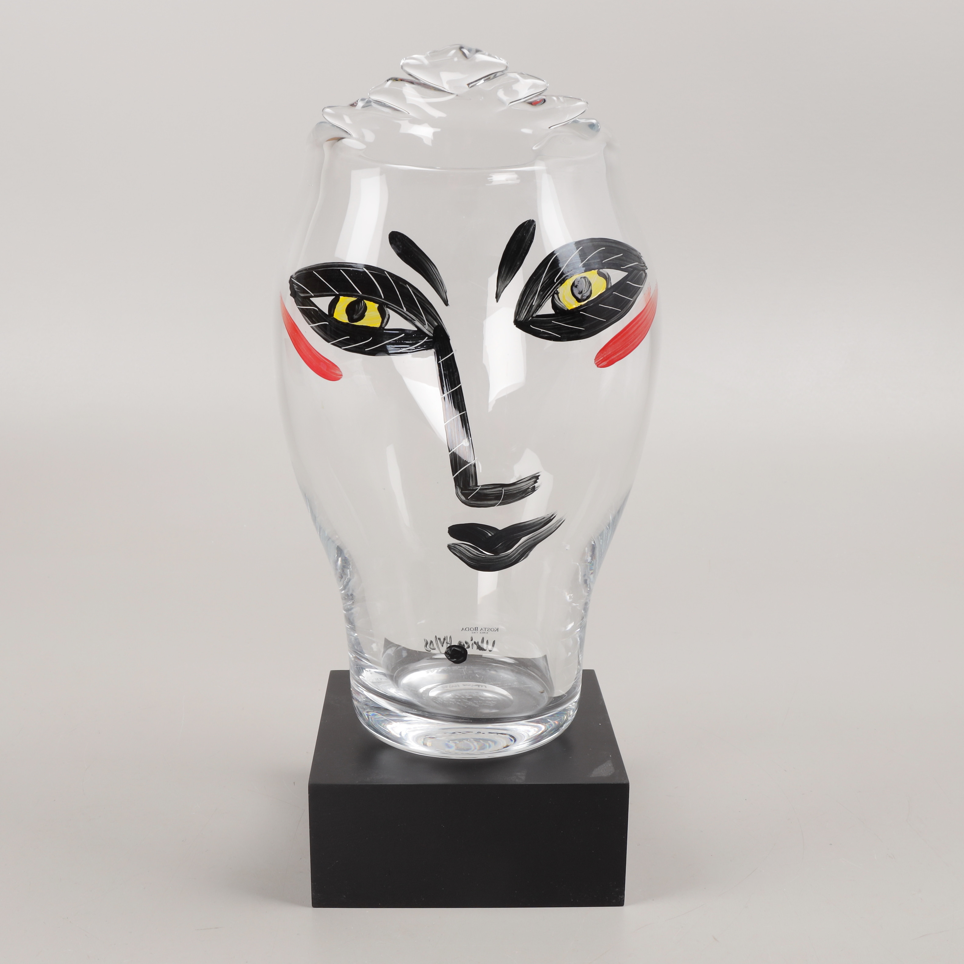 ULRICA HYDMAN-VALLIEN. Vas, "Open minds", glas, Kosta Boda, signerad.