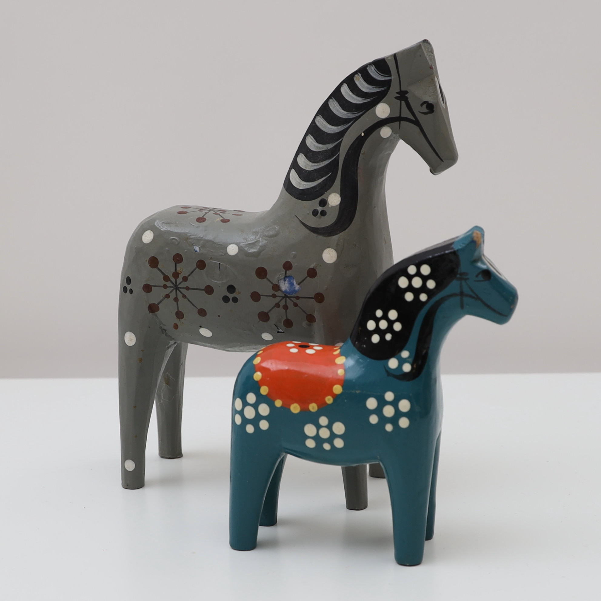 JOHN GUDMUNDS. Rättvikshästar 2st.