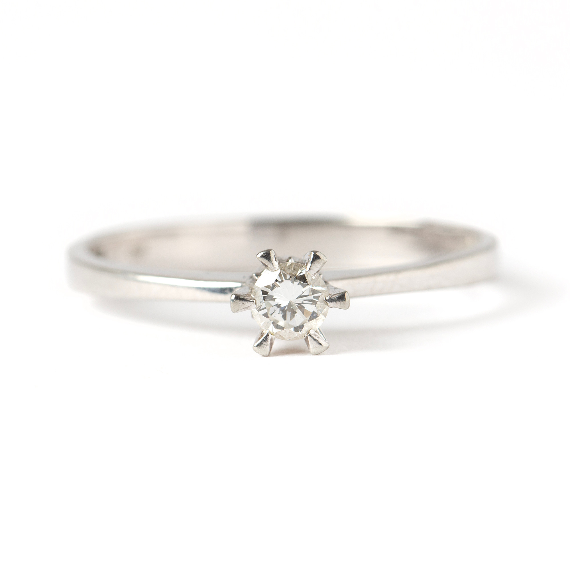 RING, 18K vitguld med briljantslipad diamant 0.17 ct, importstämplad.