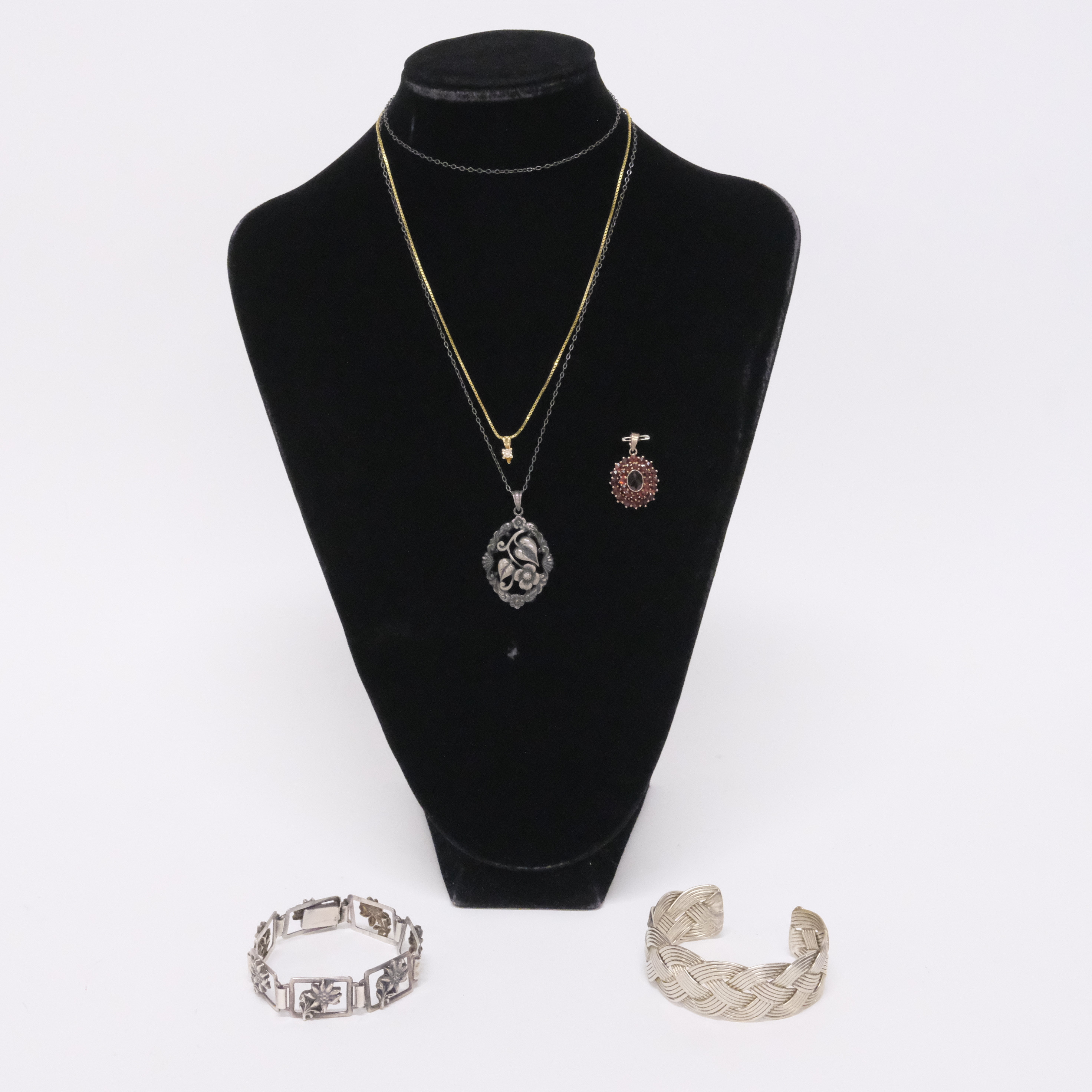 SMYCKEN, 6 DELAR SAMT HÄNGE 18K GULD.