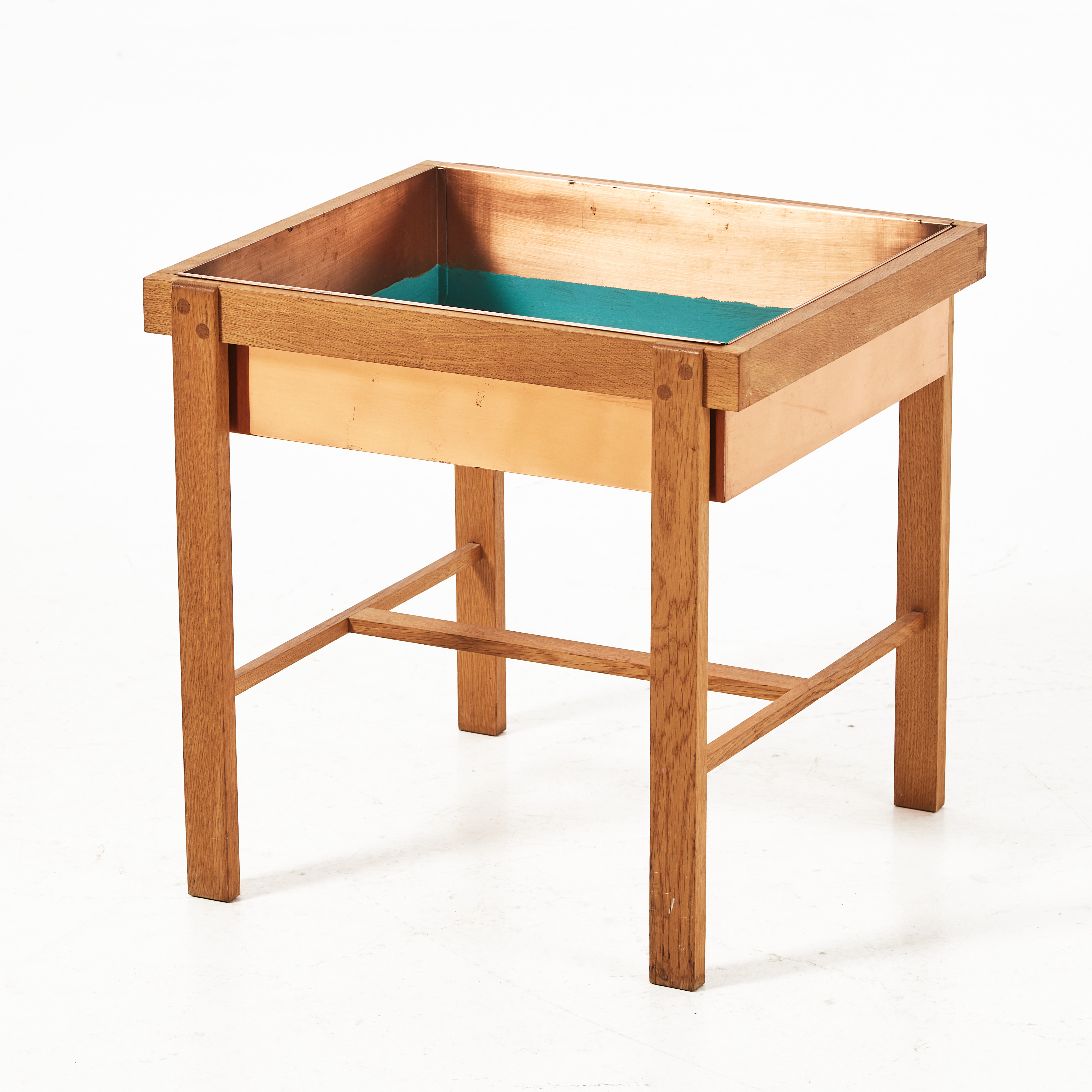 BLOMBORD, 1960-tal, ek och koppar.