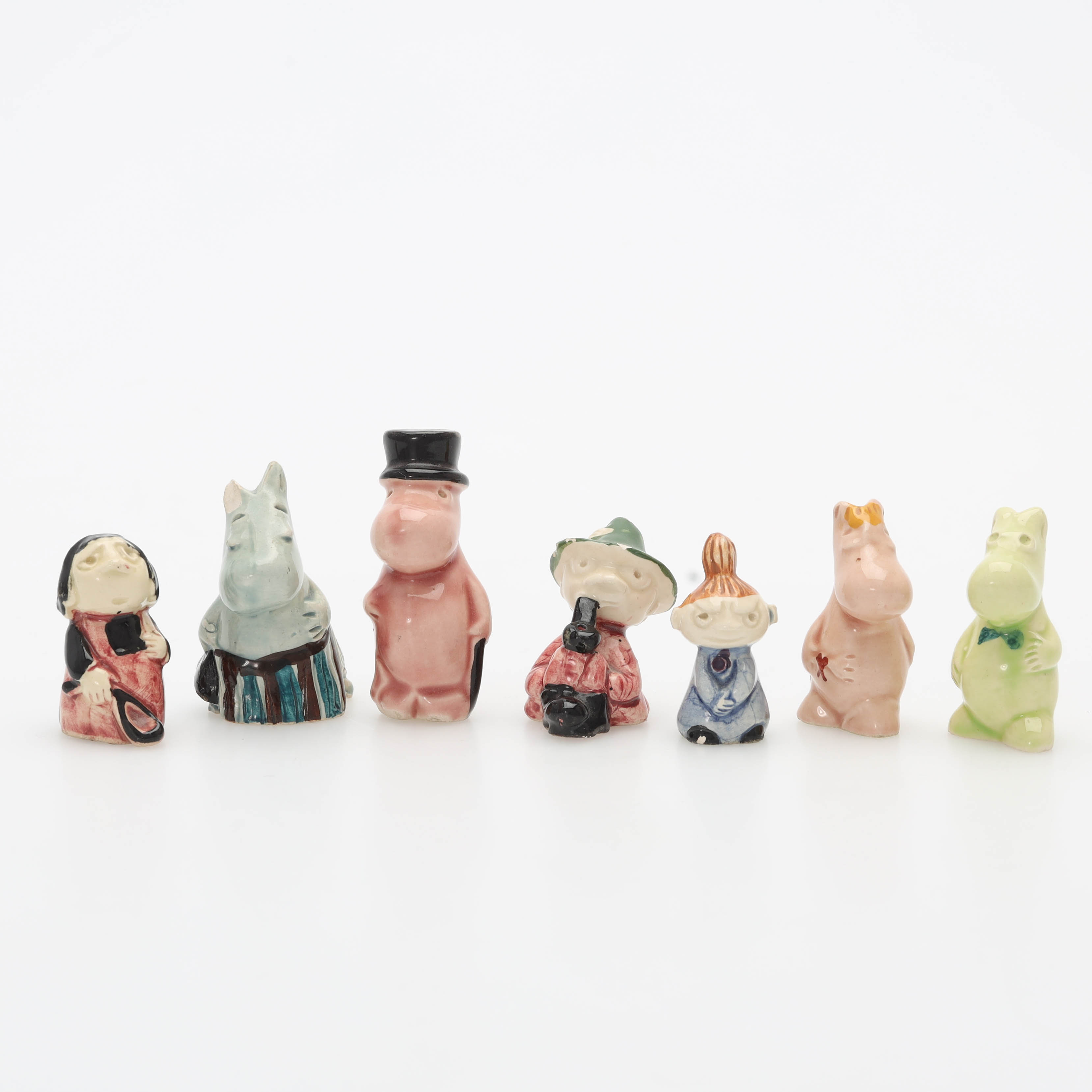 SIGNE HAMMARSTEN-JANSSON. Efter. Muminfamiljen, 7 st, keramik, Berit Ternell/Leo Tykkyläinen, 1950/60-tal.