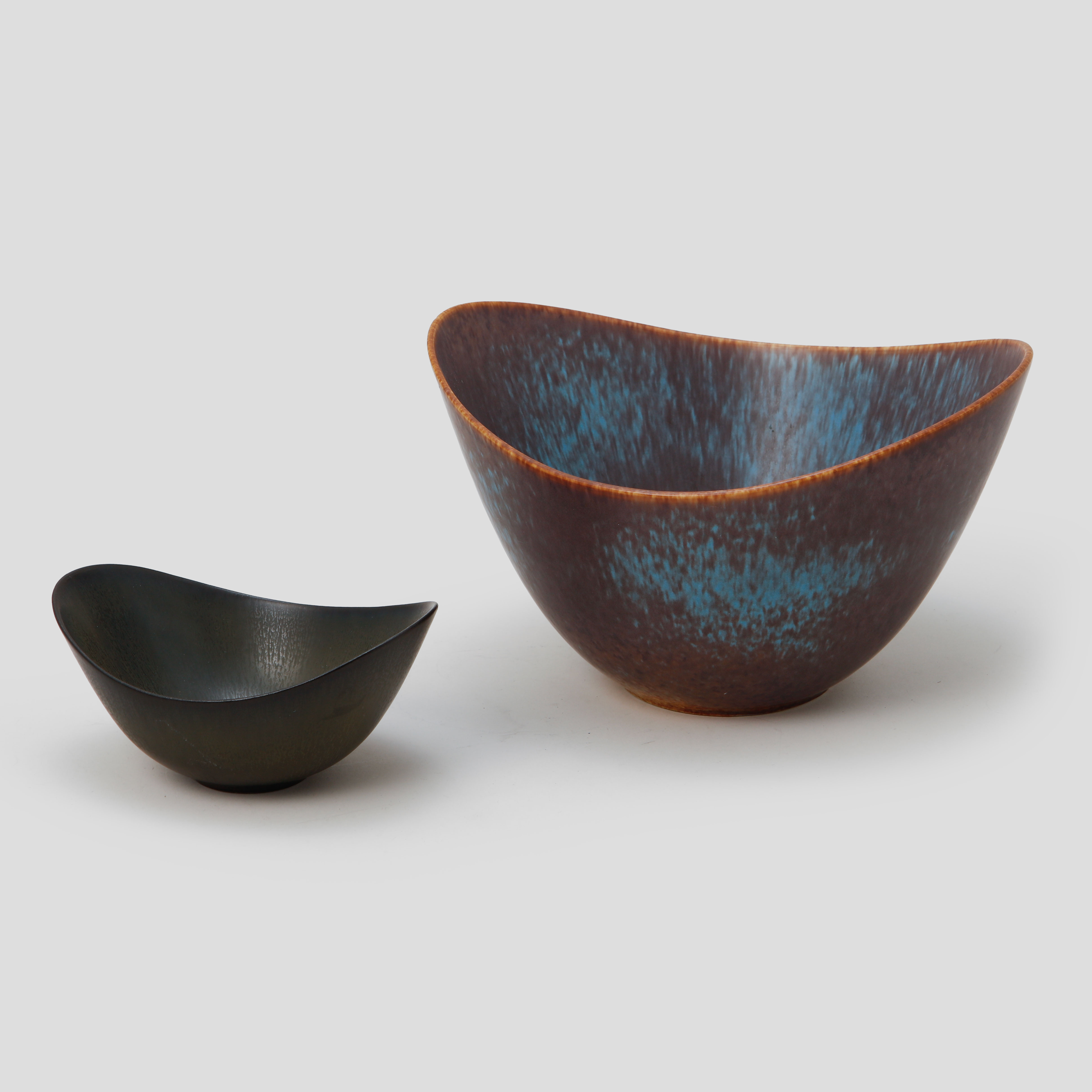 GUNNAR NYLUND. Skålar, 2 st, stengods, Rörstrand.