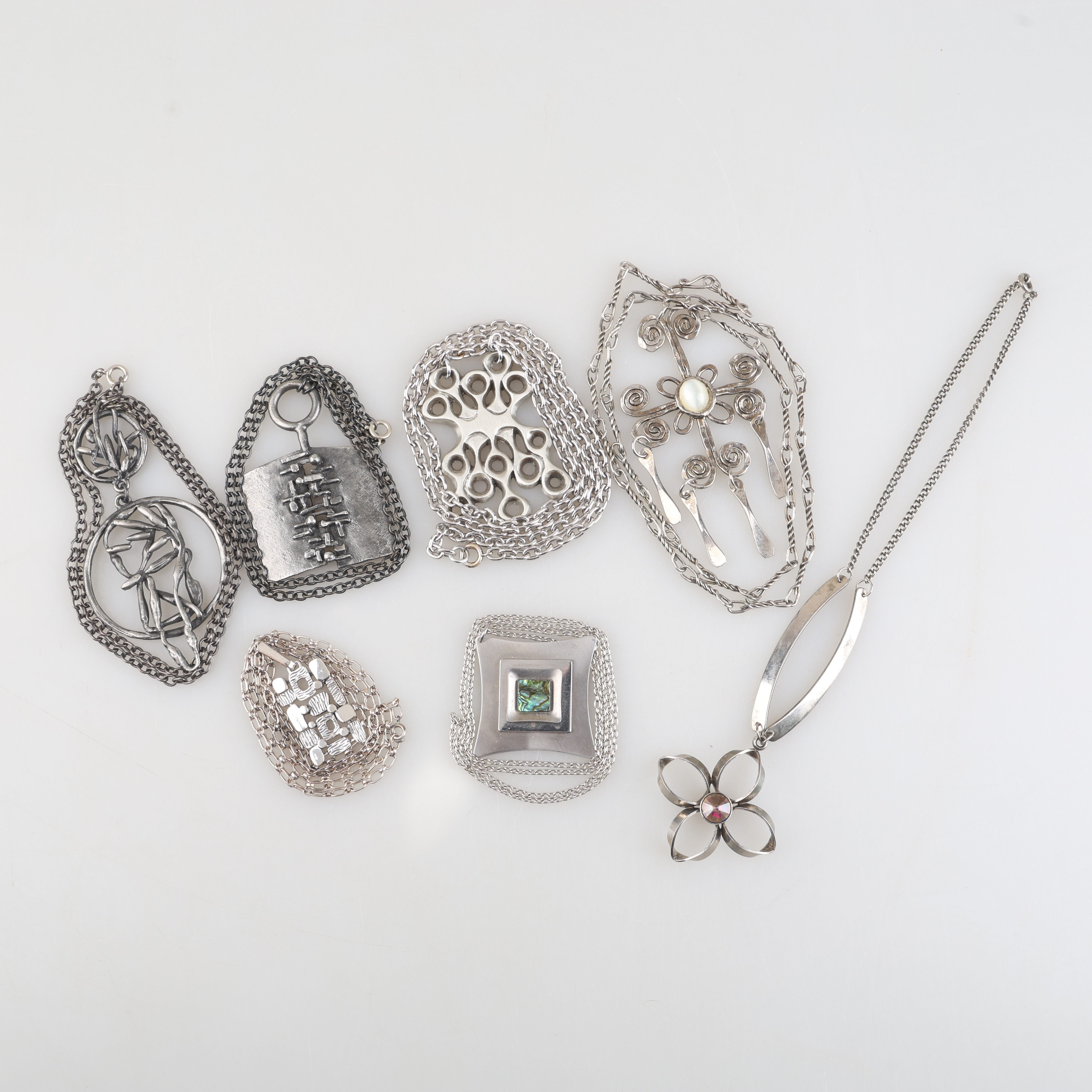 HÄNGEN, 7 stycken, metall, tenn, silver, 1900-talet mitten del.