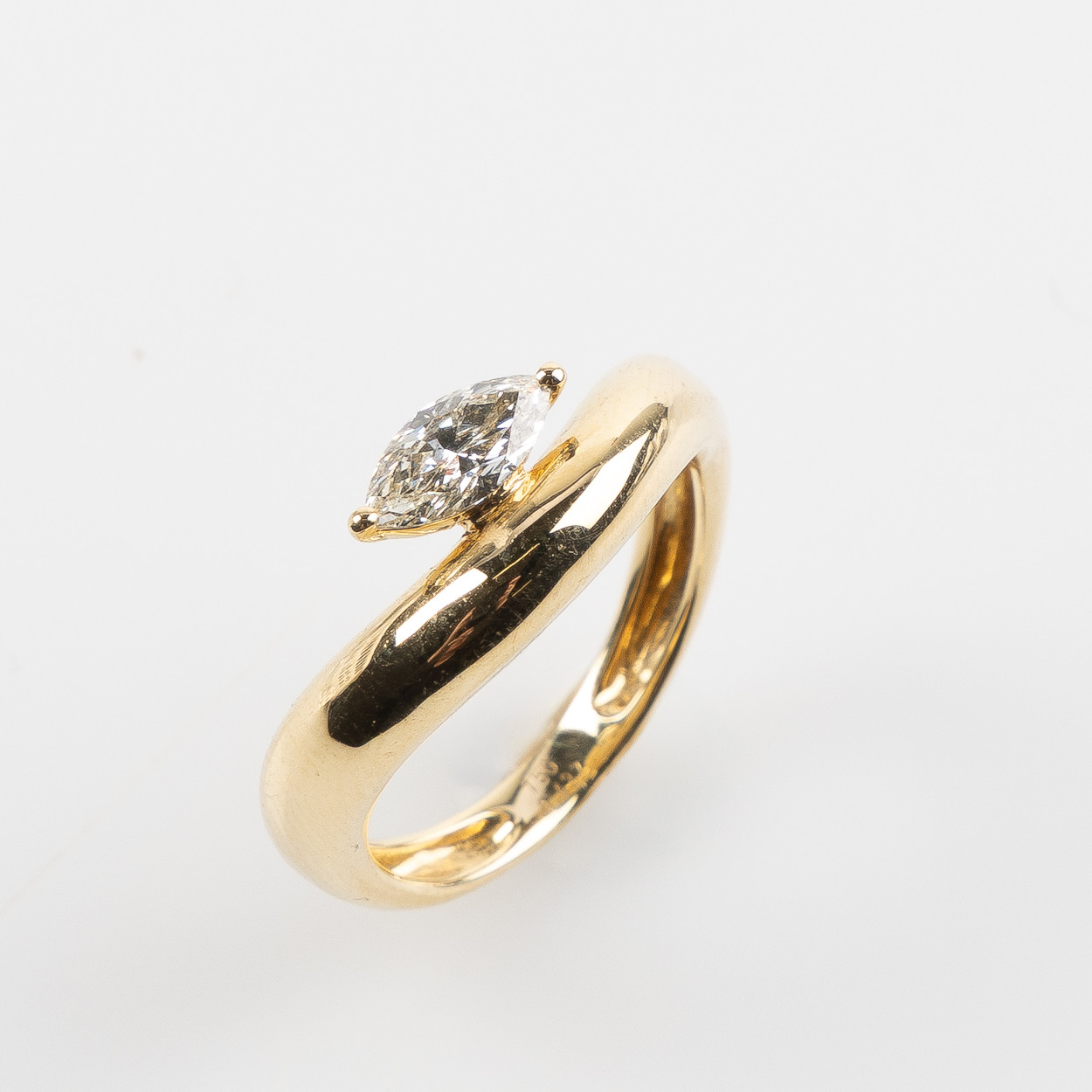 RING, 18K guld med navetteslipad diamant, 0.43 ct.