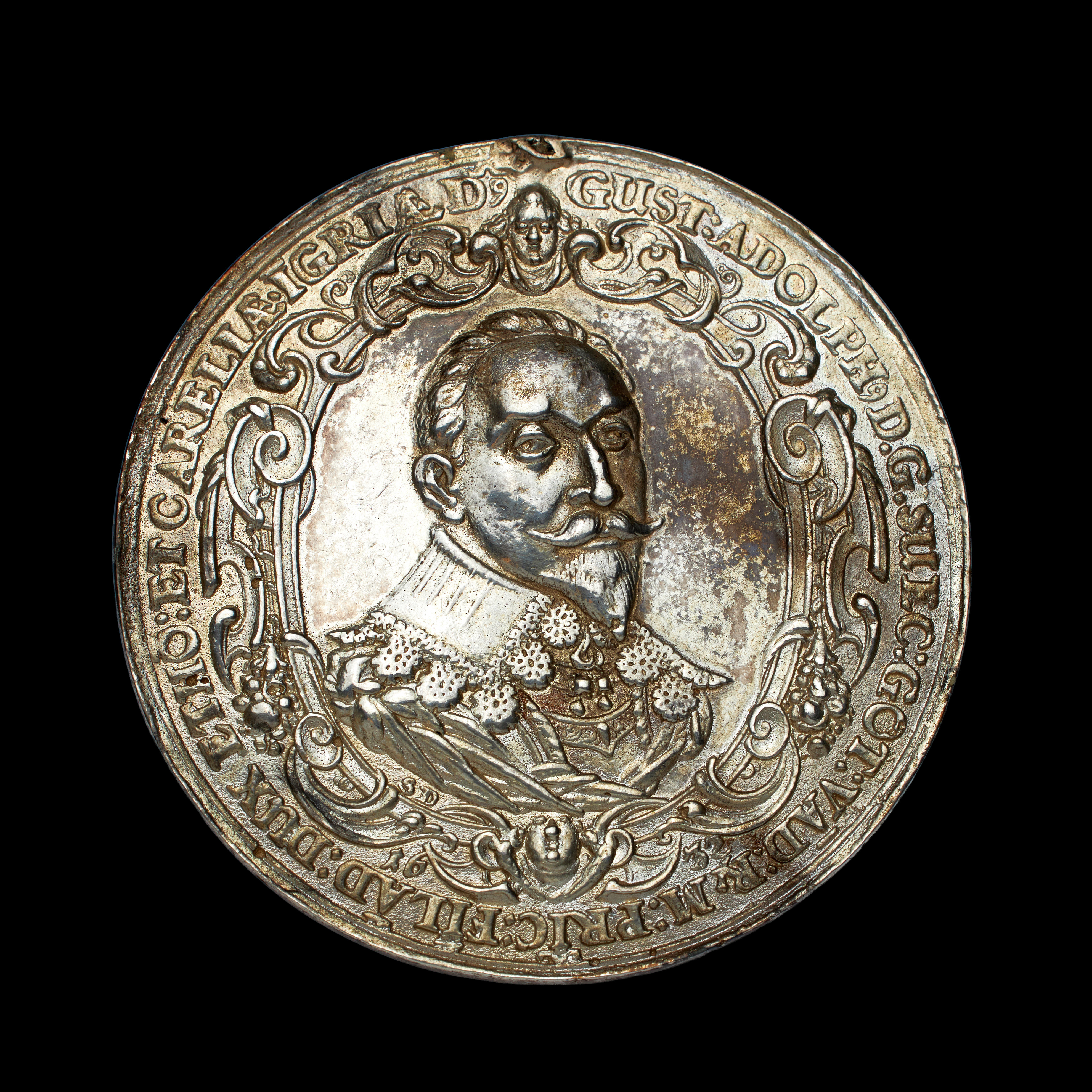 MEDALJ i silver, 1631, över protestanternas seger över katolicismen, åtsidan med bröstbild på Gustav II Adolf, frånsidan med en allegorisk bild av kungen som trons försvarare.
