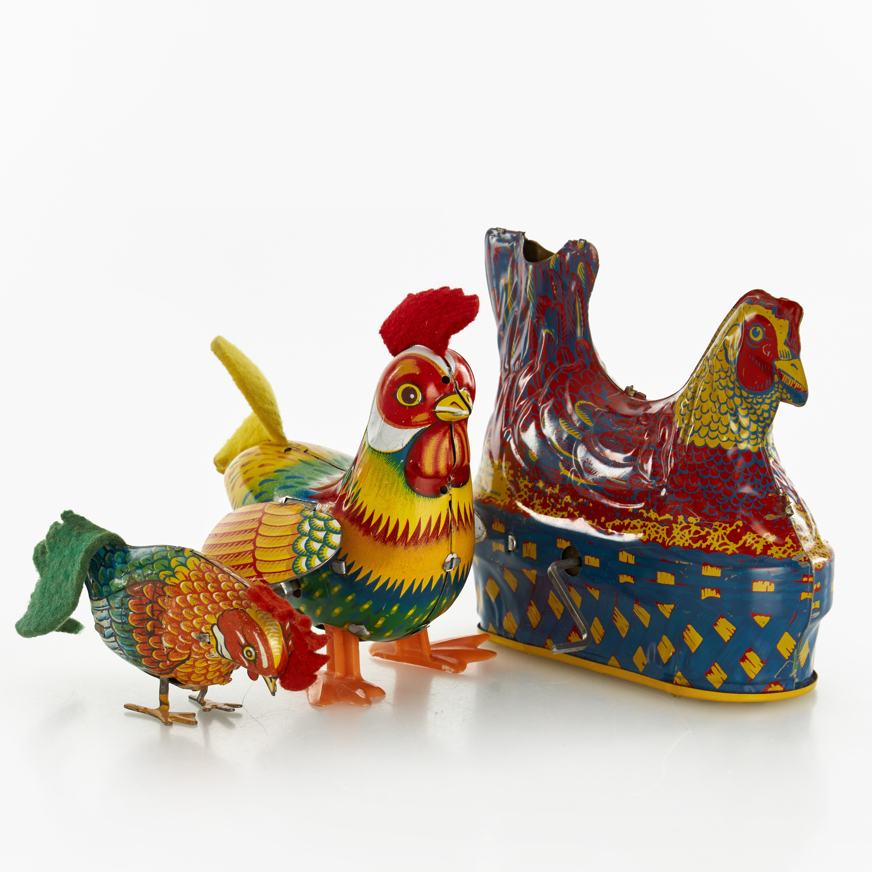 PLÅTLEKSAKER, höna & tuppar, 3 st, bl.a. BALDWIN "Little Red Hen", litograferad plåt, urverk, USA/Tyskland/Japan, 1940/50-tal.