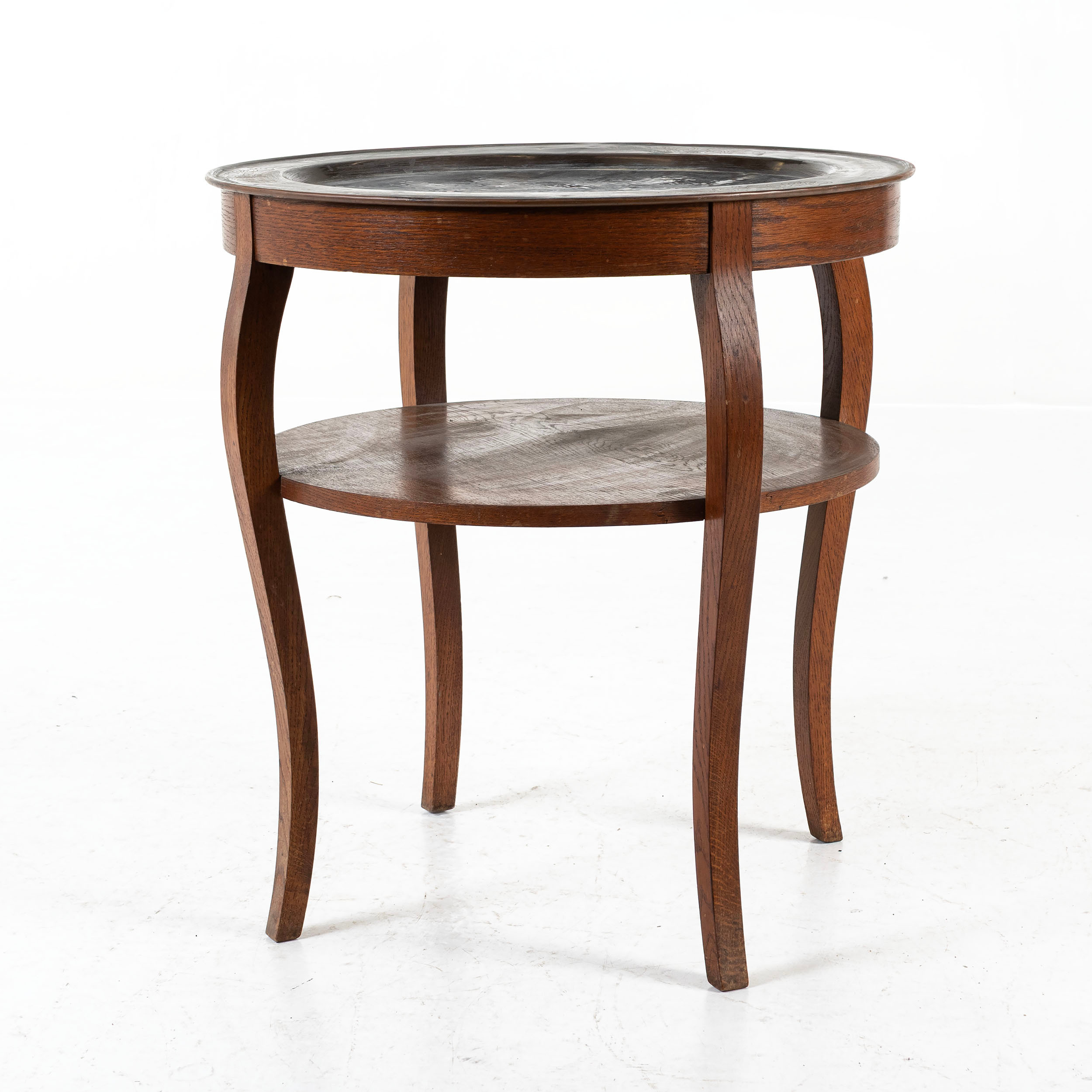 RÖKBORD, ek med skiva i koppar, 1900-talets första hälft.