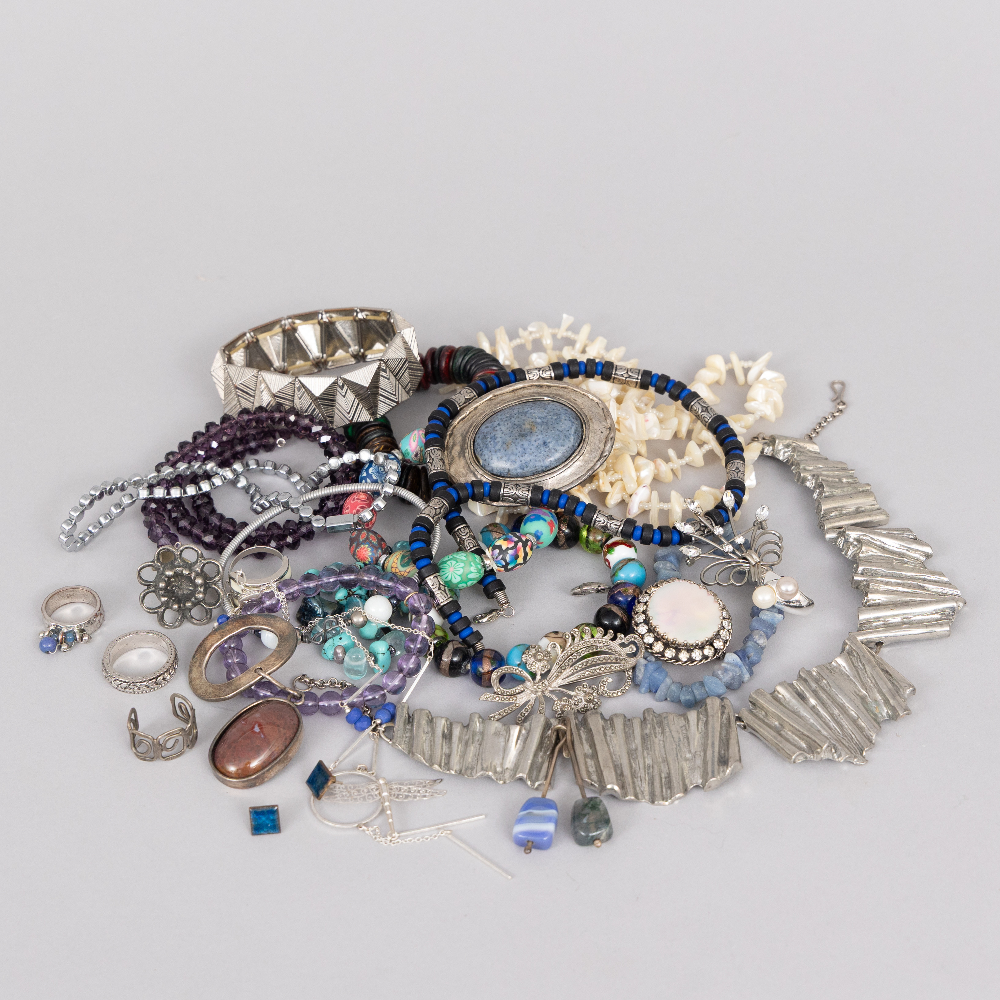 PARTI BIJOUTERIER, 27 delar.