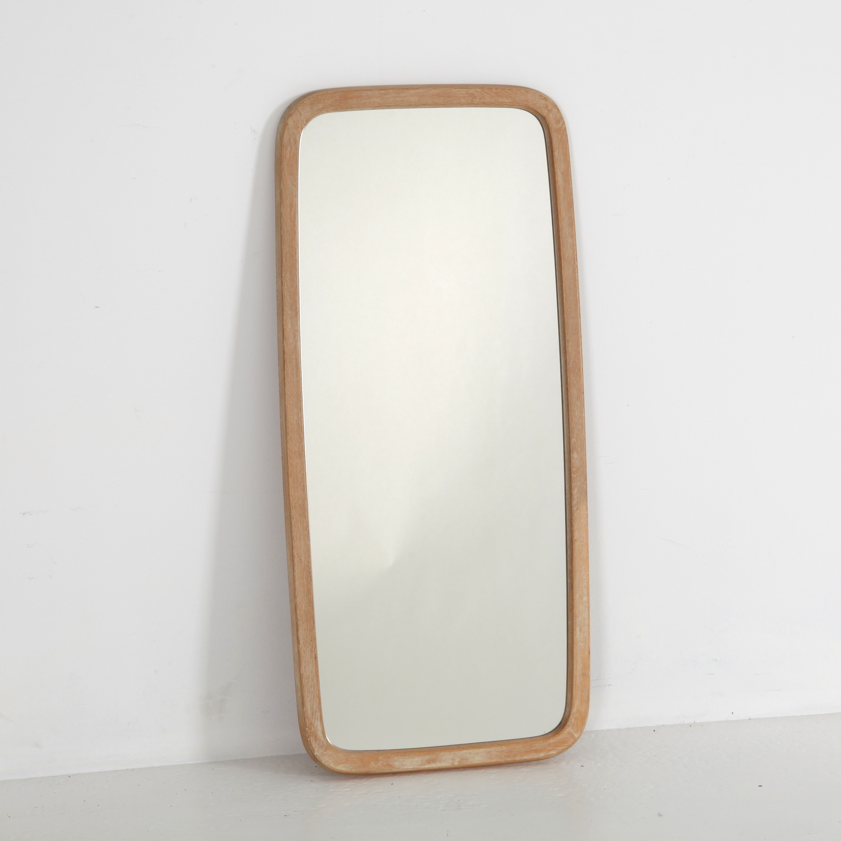 SPEGEL, 100 cm hög, kalkad ek, Fröseke Sverige 1900-talets mitt.