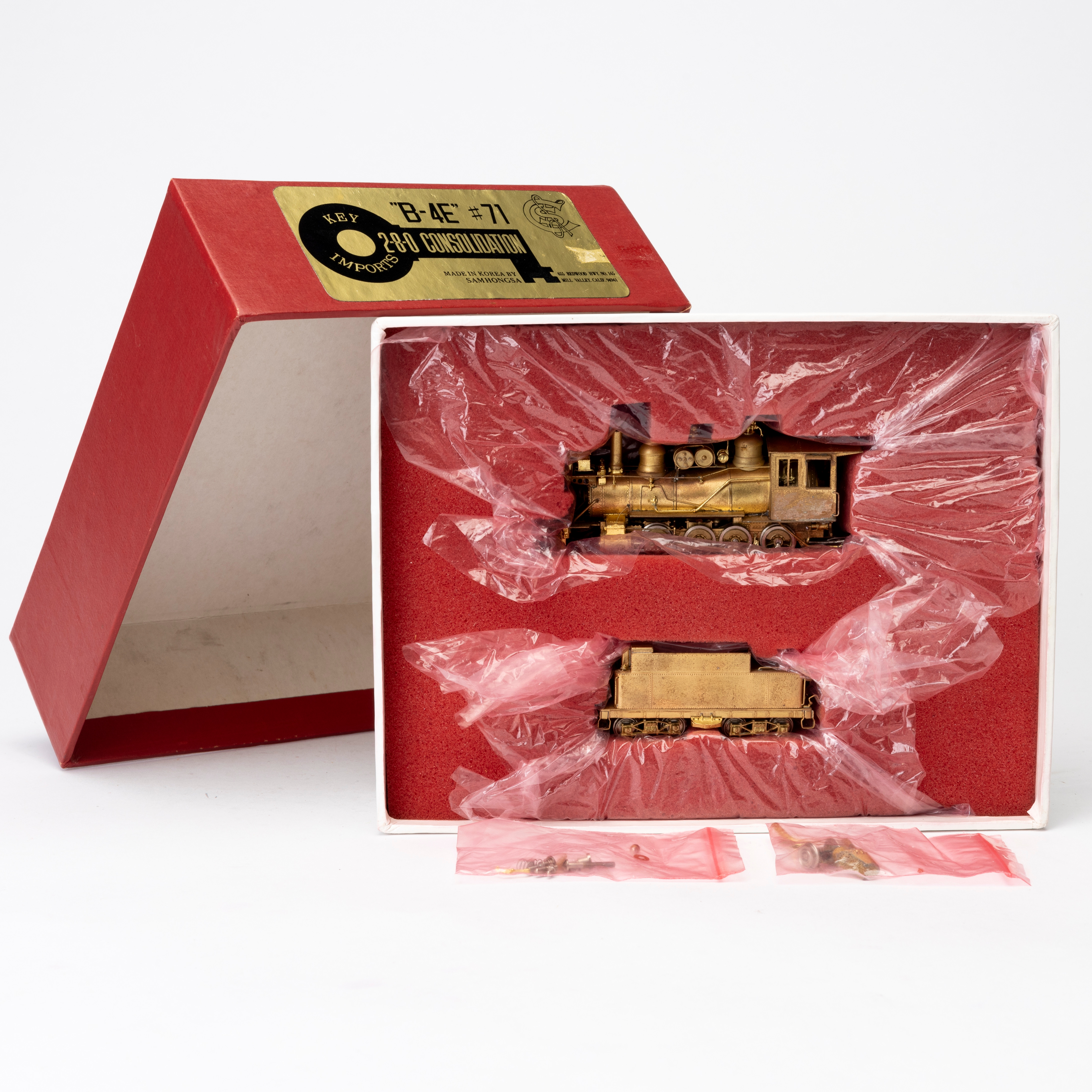 KEY IMPORTS 71 B-4E C&S Colorado & Southern 2-8-0 Mogul, amerikanskt ånglok med tender, handgjord mässing made in Korea by Samhongsa. Originalförpackning.