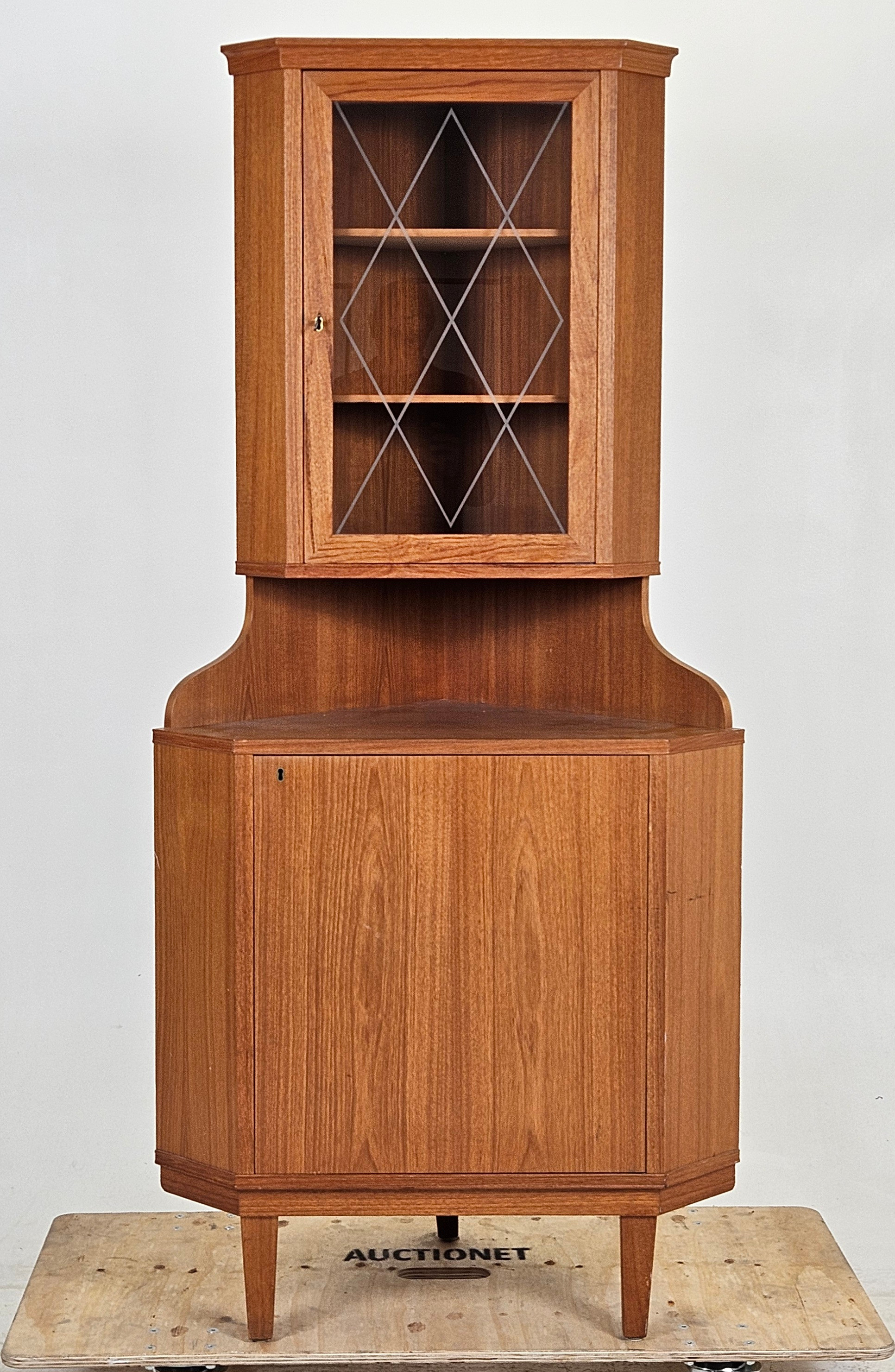 HÖRNVITRINSKÅP, Swedish modern, 1950/60-tal.