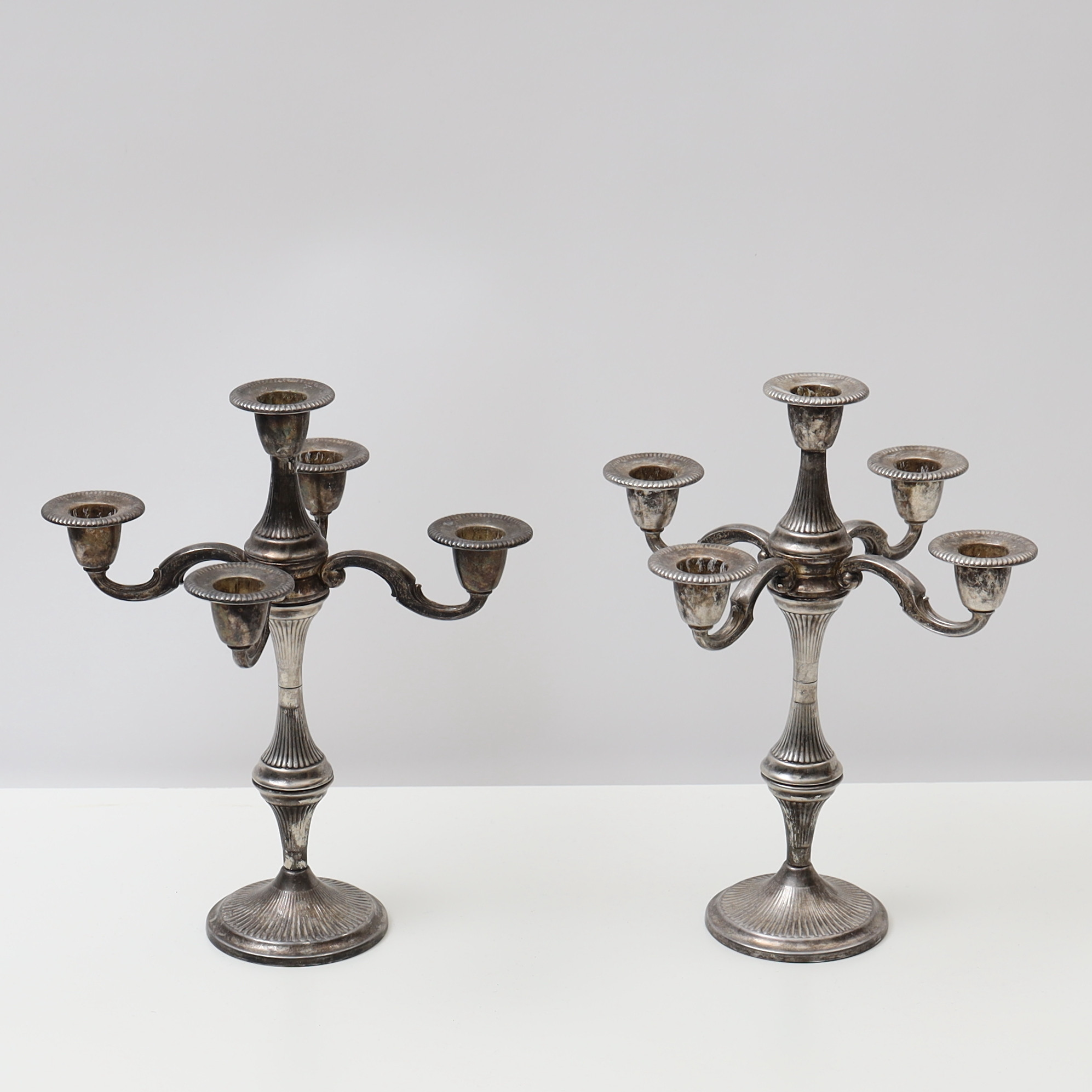 KANDELABRAR ETT PAR, ENGLAND.