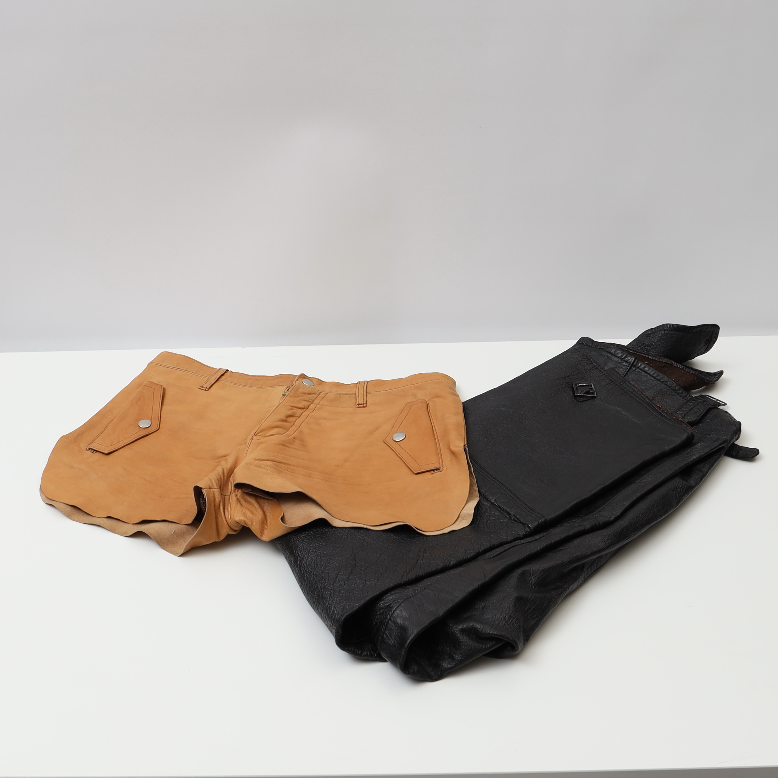 SKINNKLÄDER 2 DELAR, Byxor samt shorts.