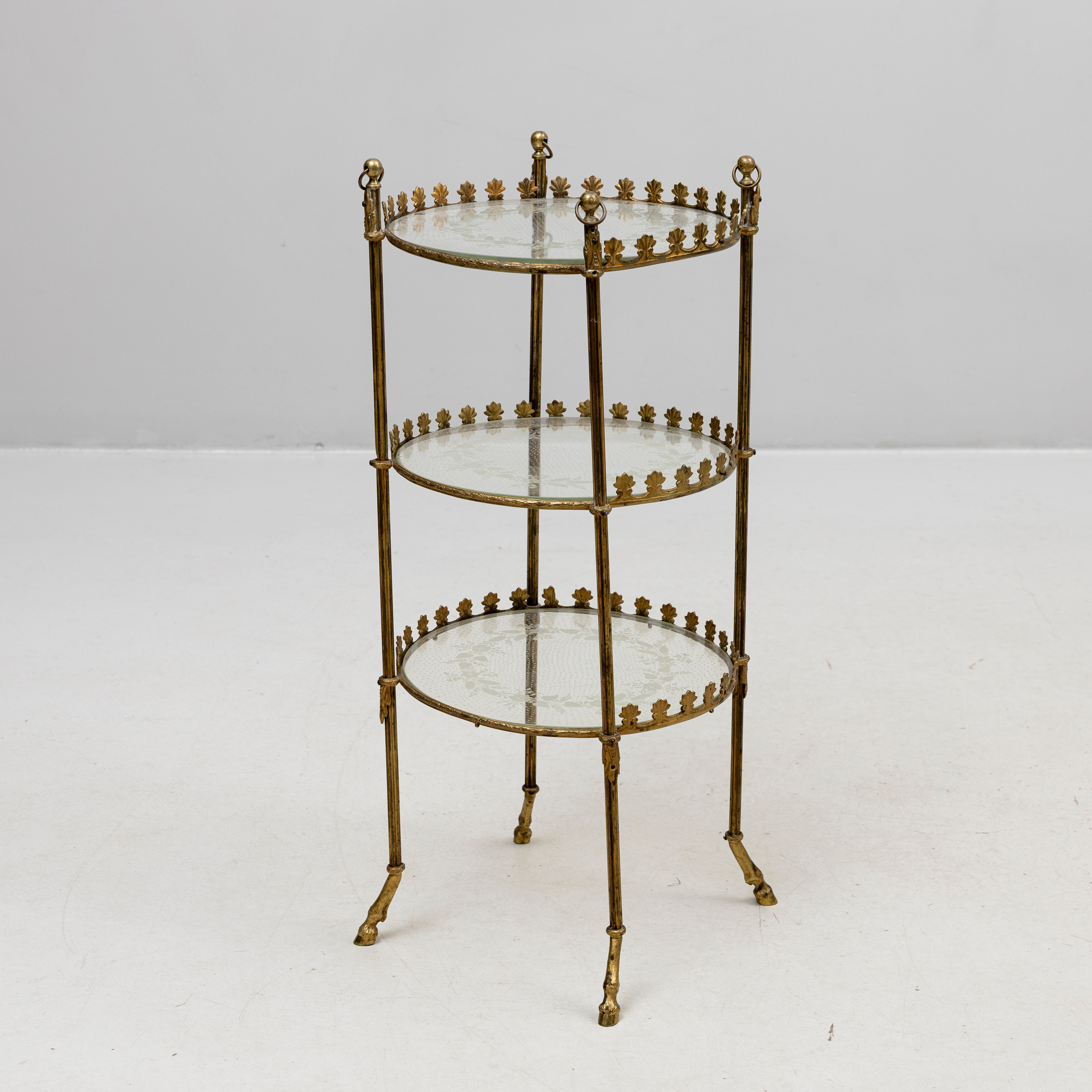 ETAGEBORD, Louis-XVI stil, gulmetall, glas, 1900-talets andra hälft.