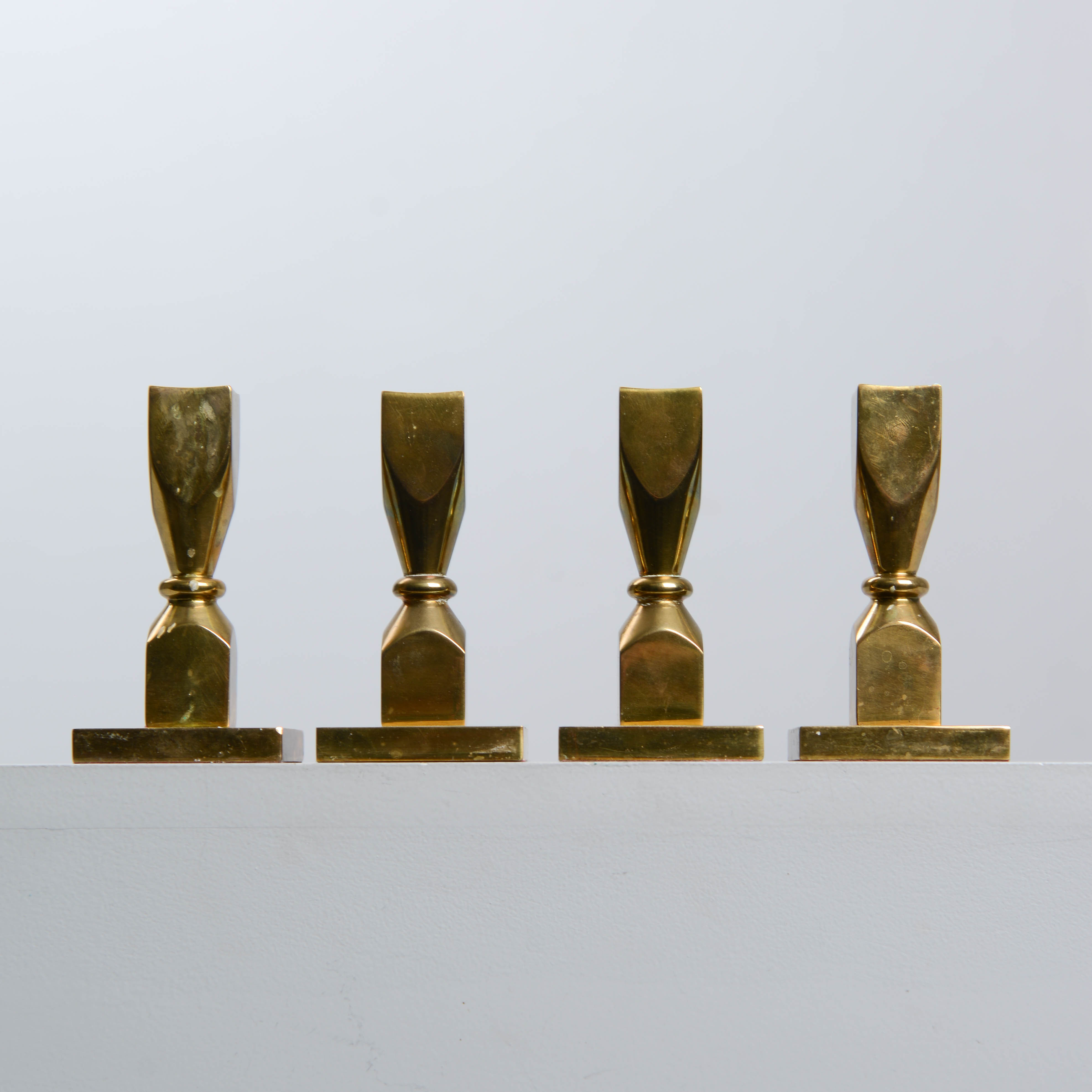 LJUSSTAKAR, 4 st, mässing, troligen Lars Bergsten, Gusum.