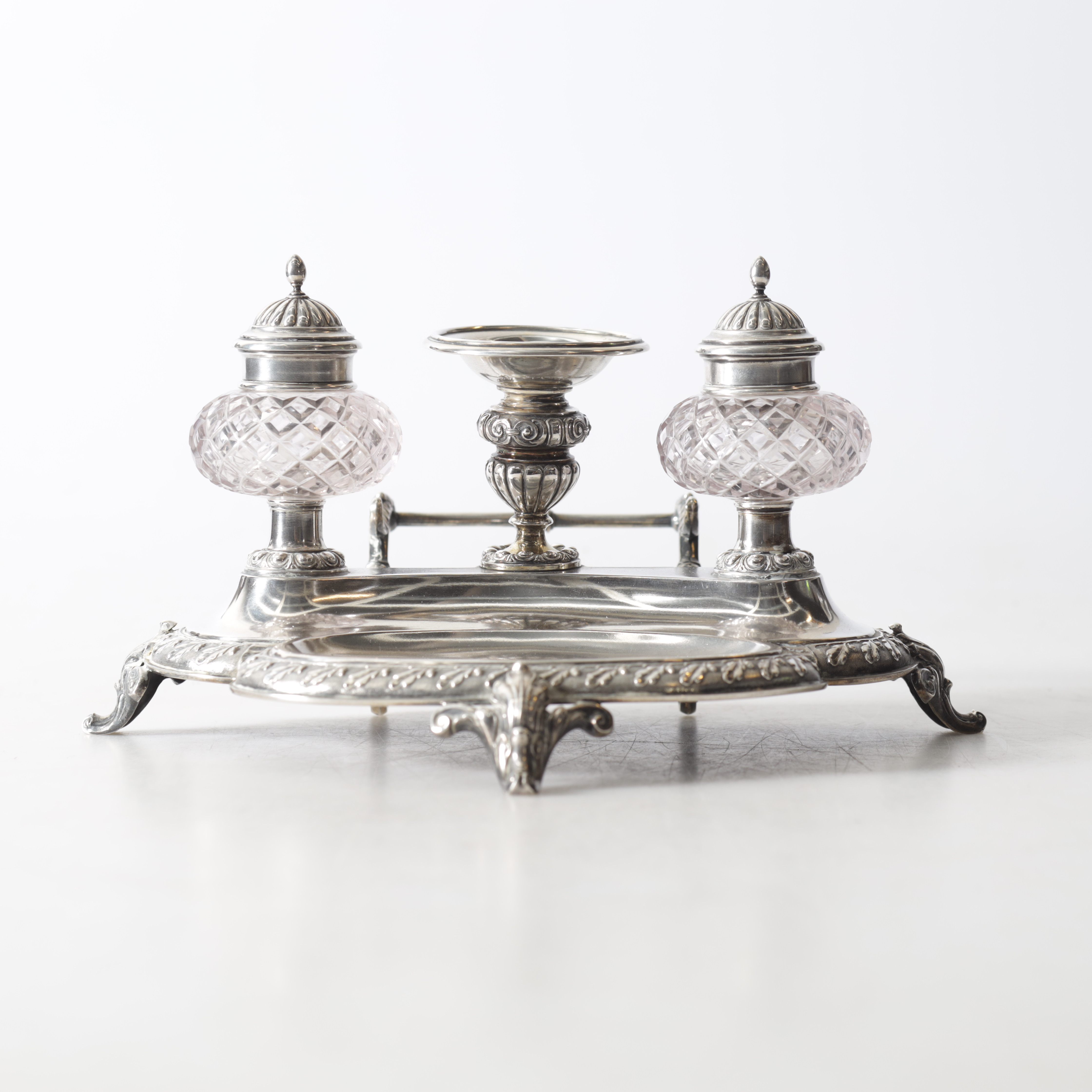 SKRIVBORDSUPPSATS, silver & glas, 1800-tal. Vikt ca 409,9 gram exklusive glasinsatser.