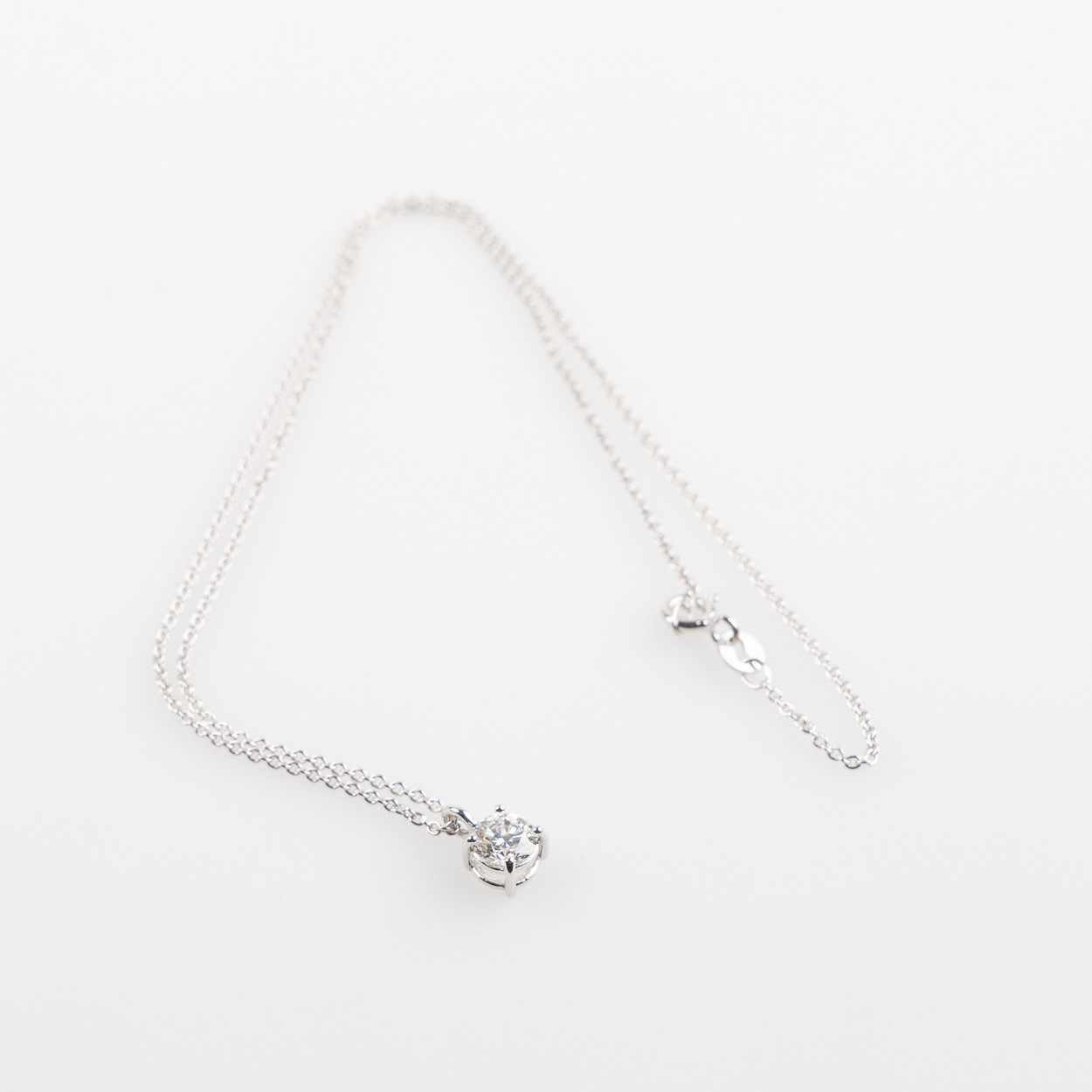 HÄNGE, 18K vitguld med briljantslipad diamant ca 0.70 ct.