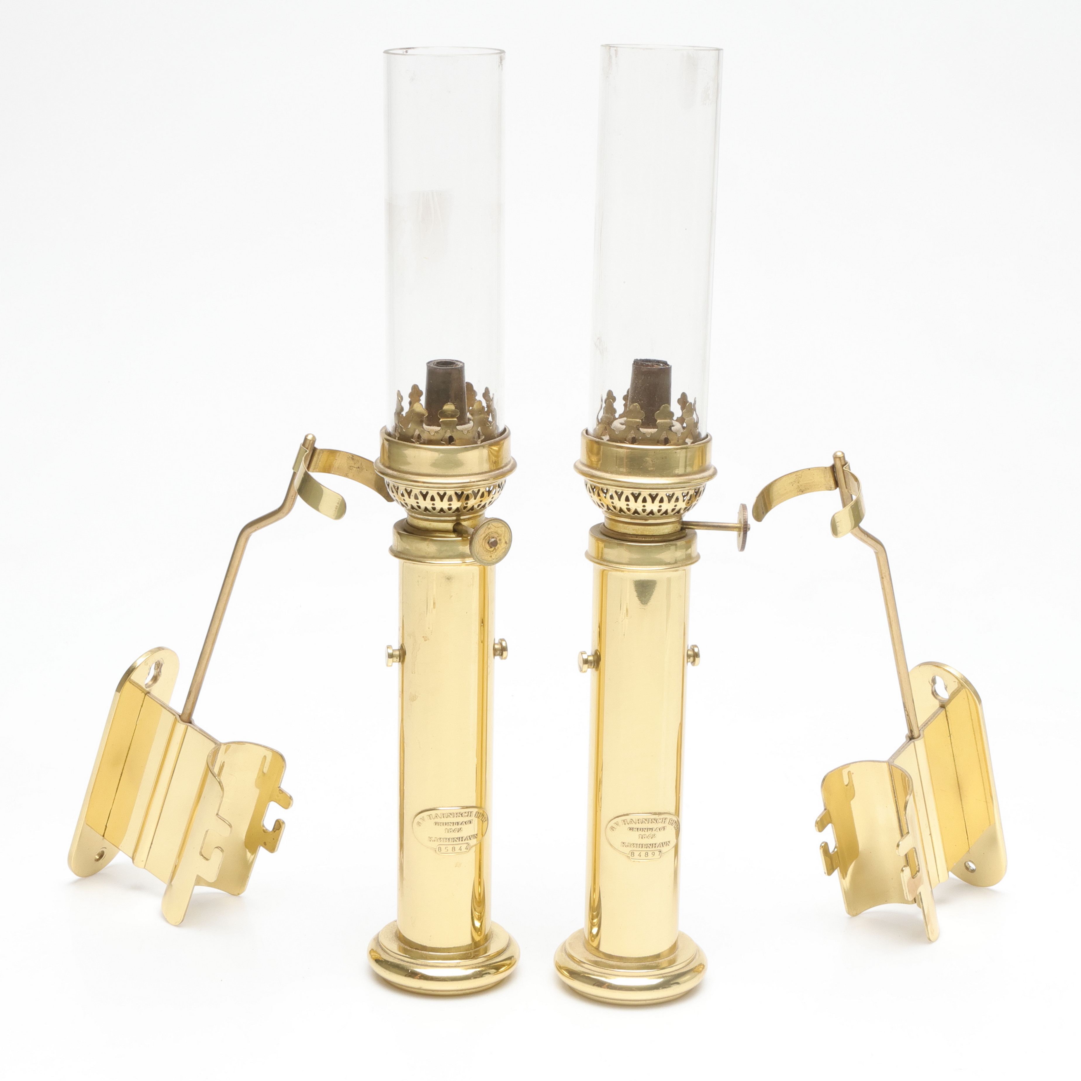 OLJELAMPOR, mässing, vägghängda, G V Harnisch eftf, Danmark.