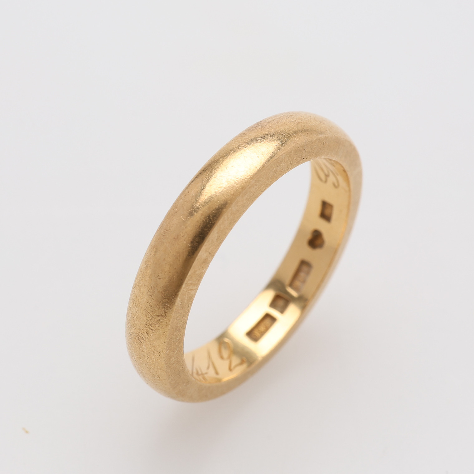 RING, SLÄT MODELL, 20K GULD, VIKT 7 GRAM.