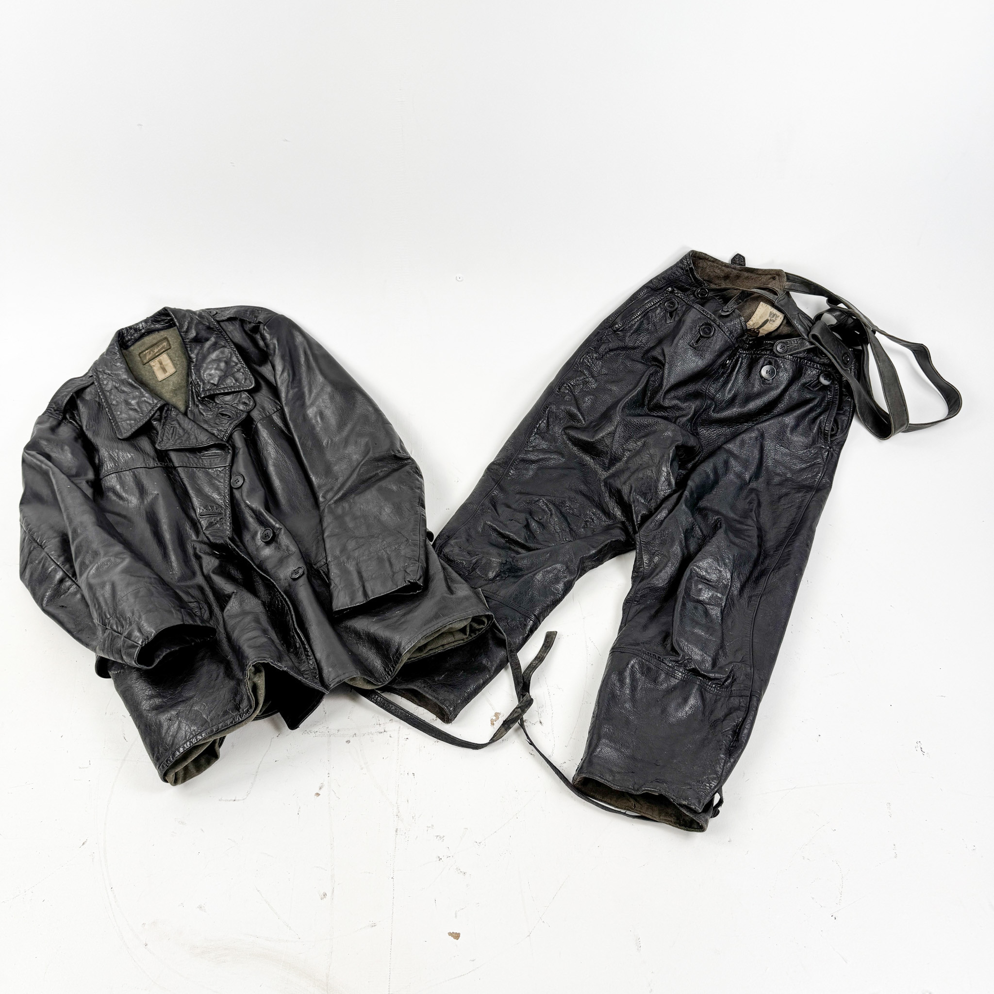 MOTORKLÄDER, 2 delar, 1930/40-tal.