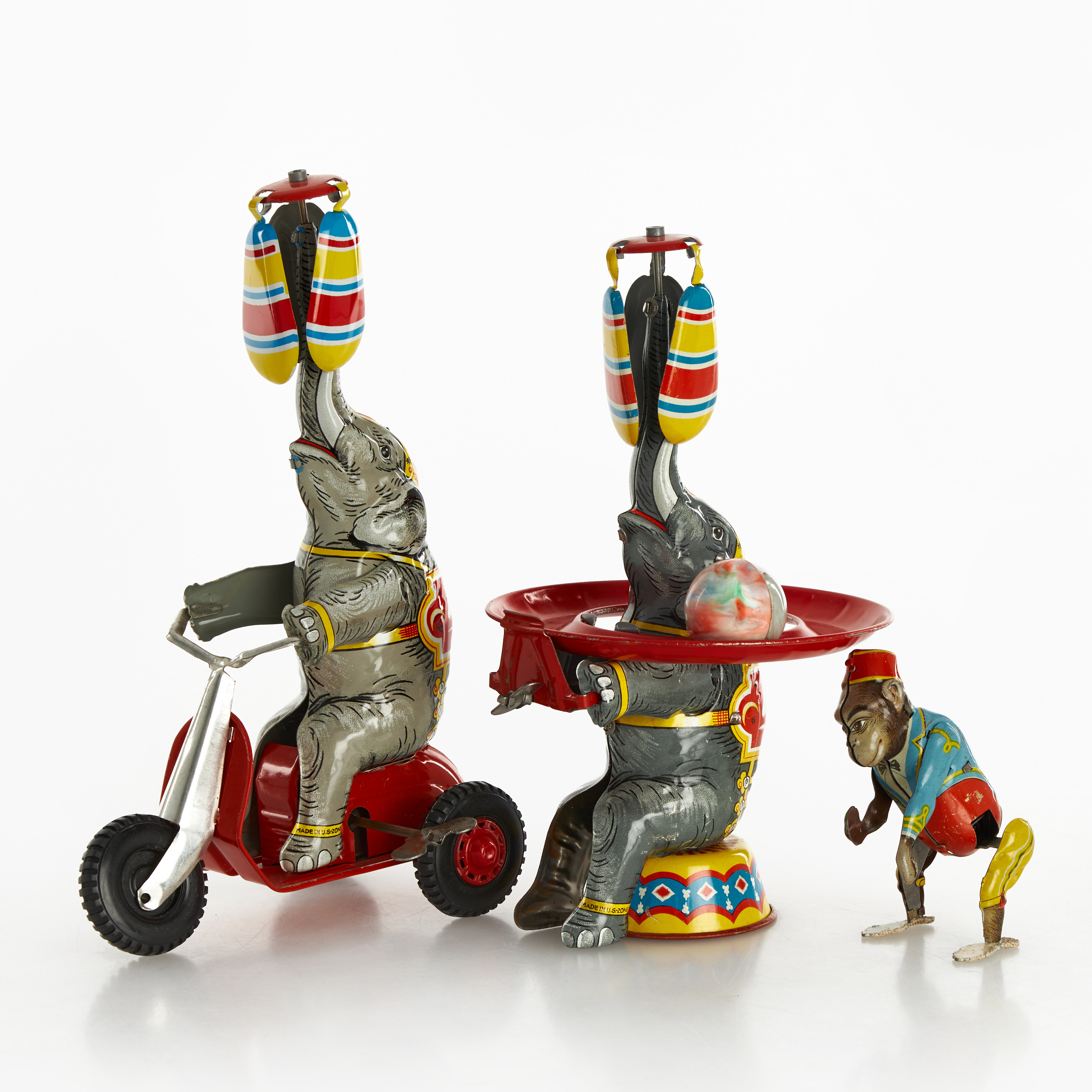 PLÅTLEKSAKER, cirkusdjur, 3 st, litograferad plåt, urverk, U.S Zone, Tyskland, 1940/50-tal.