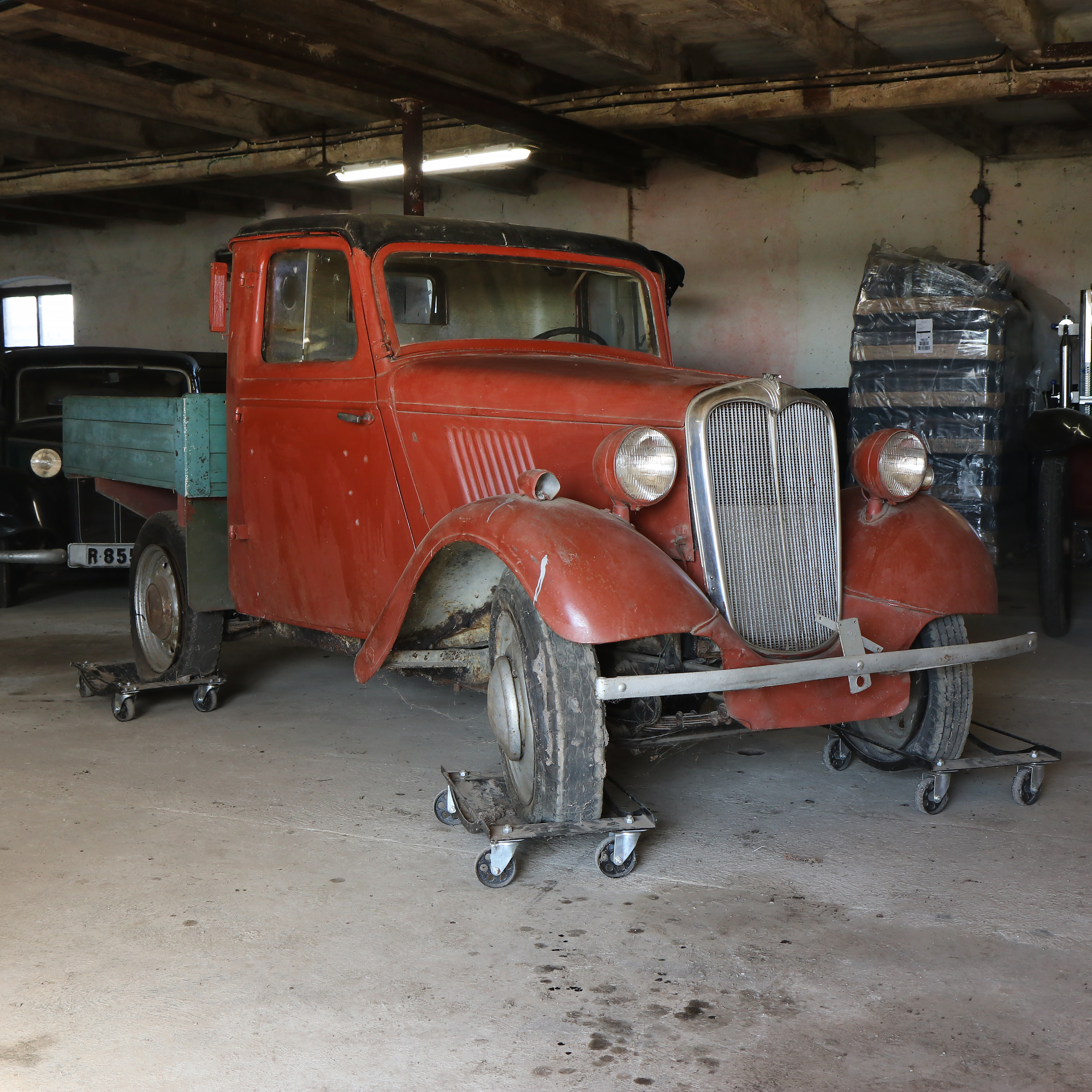 SINGER BANTAM. Årsmodell ca 1939. Ombyggd till pickup.