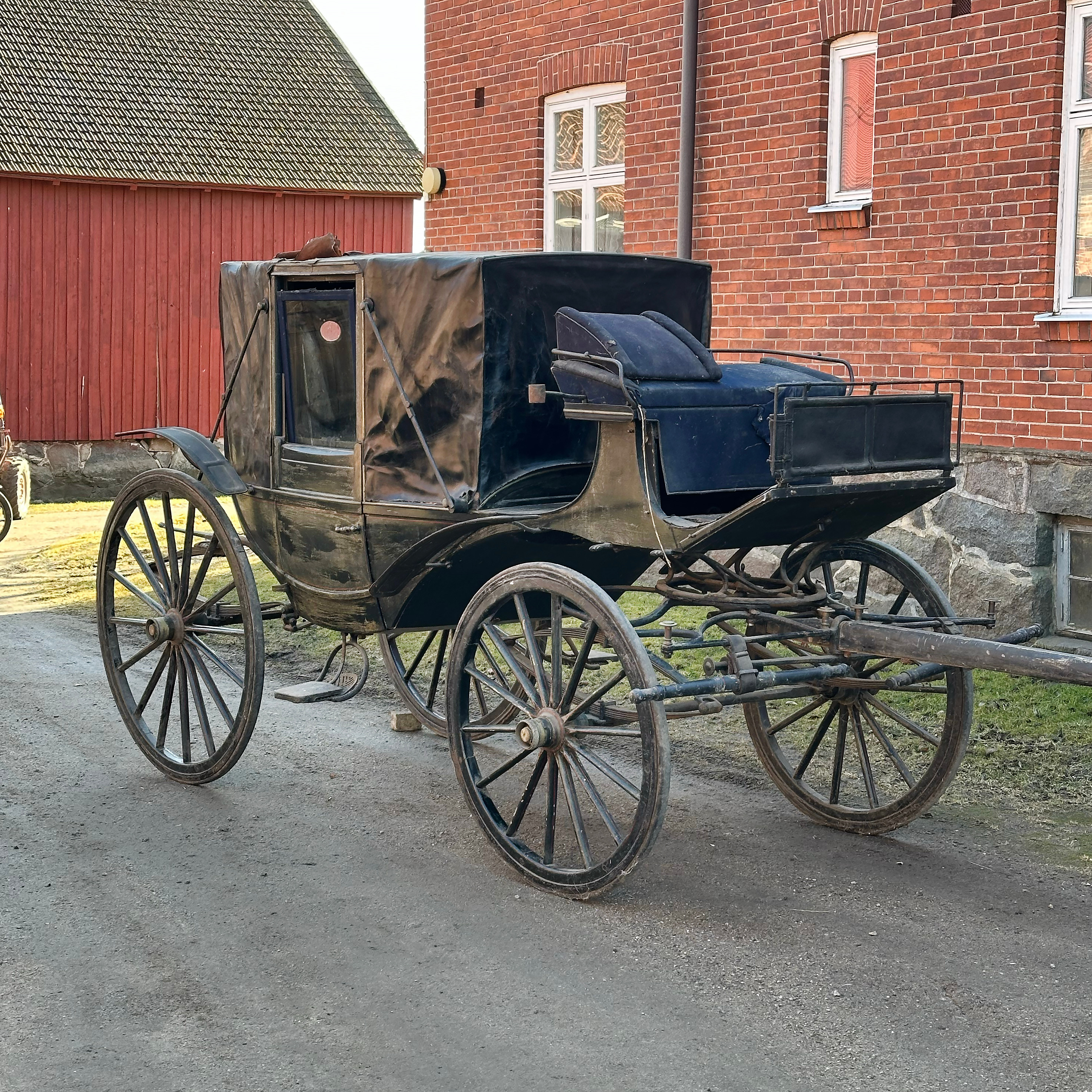 LANDAU-VAGN. Trä, smide m.m. Gummiklädda hjul.