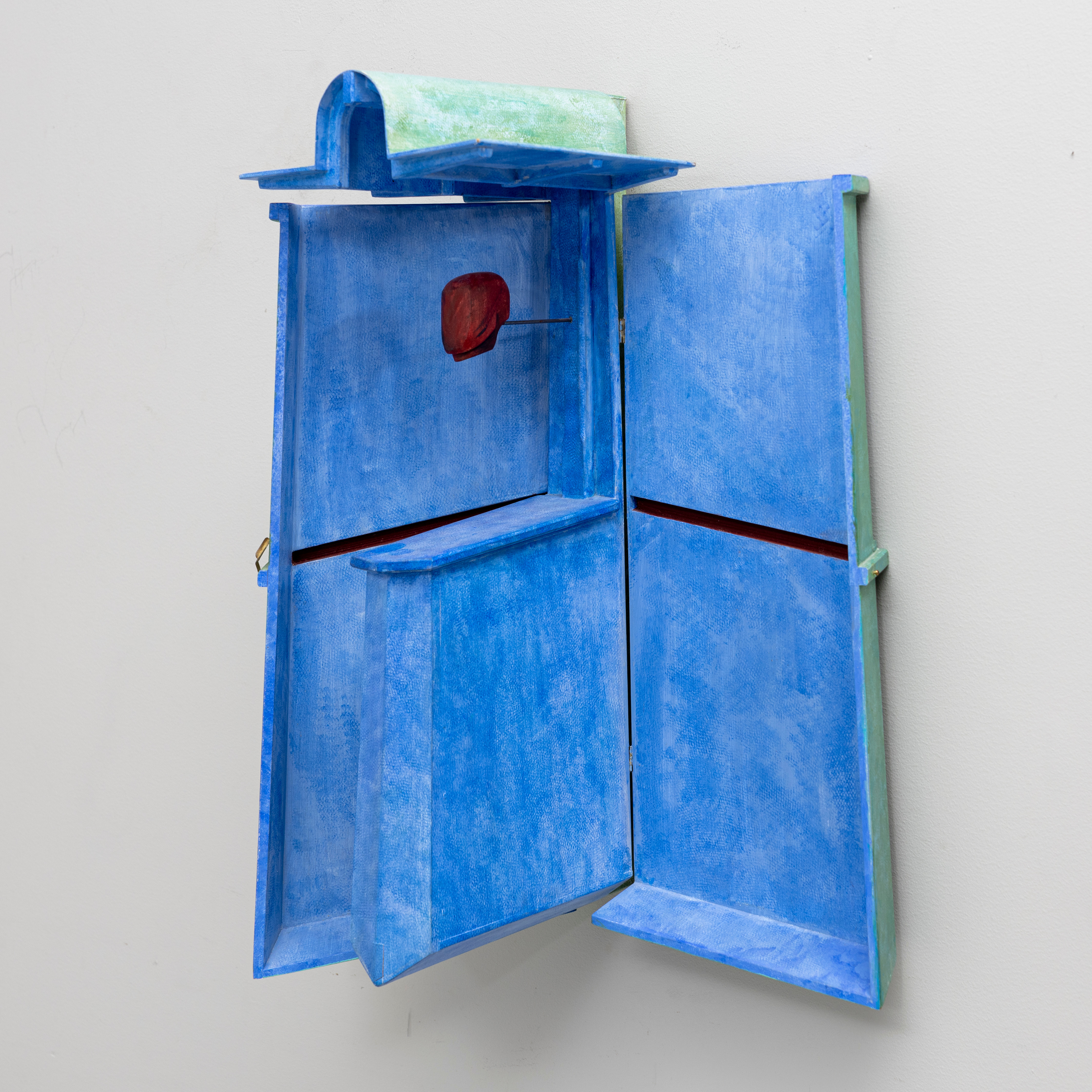 BJÖRN ÖHLANDER. Skulptur, skåp, trä, signerat och daterat Björn Ö, -90.