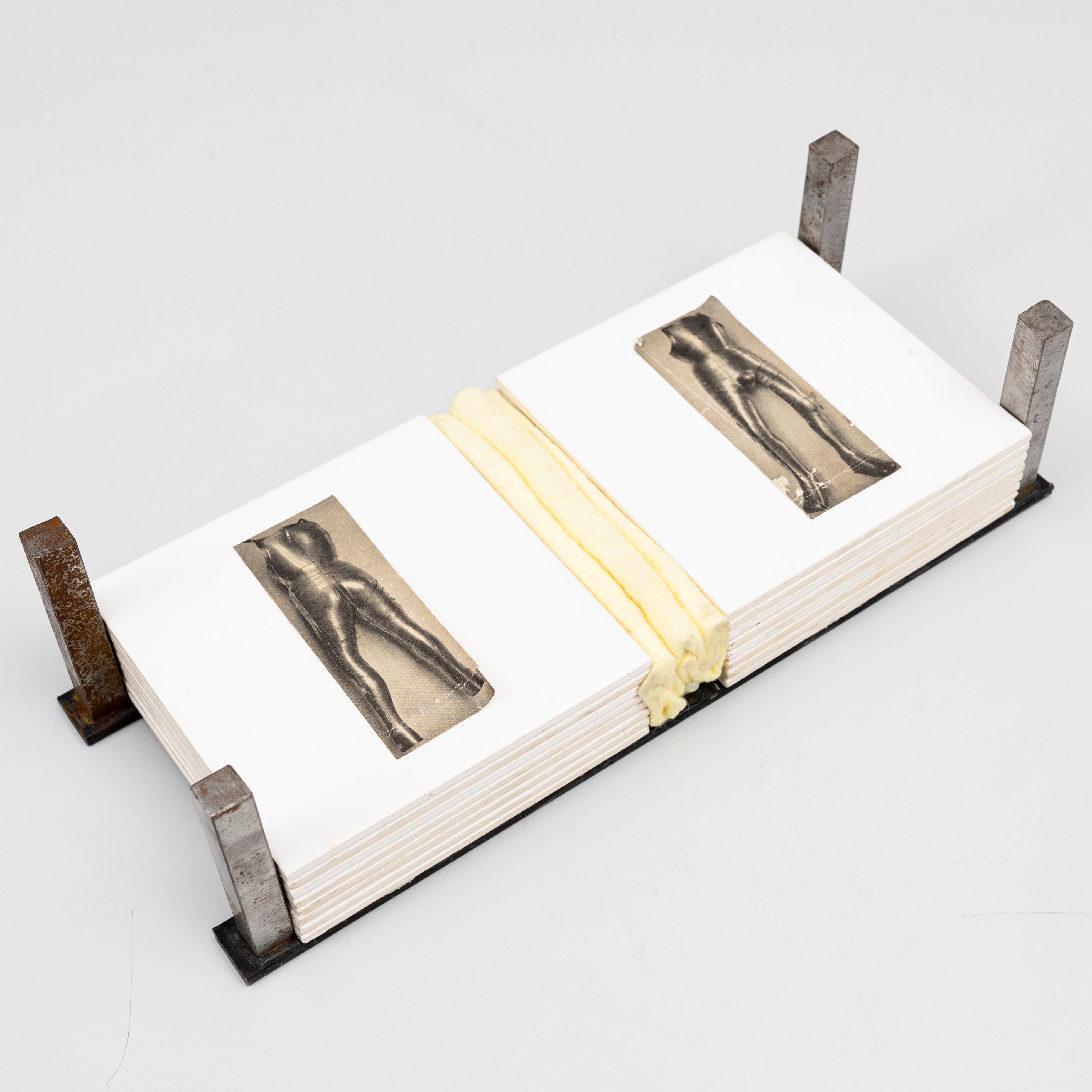 PETER DACKE ( 1958-). "Alpha Omega", skulptur, keramik, rockwool och järn, signerad och daterad, 1990.