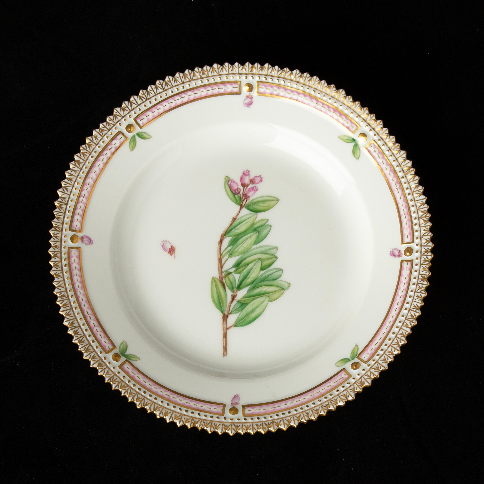 ASSIETT. "Flora Danica", Royal Copenhagen.