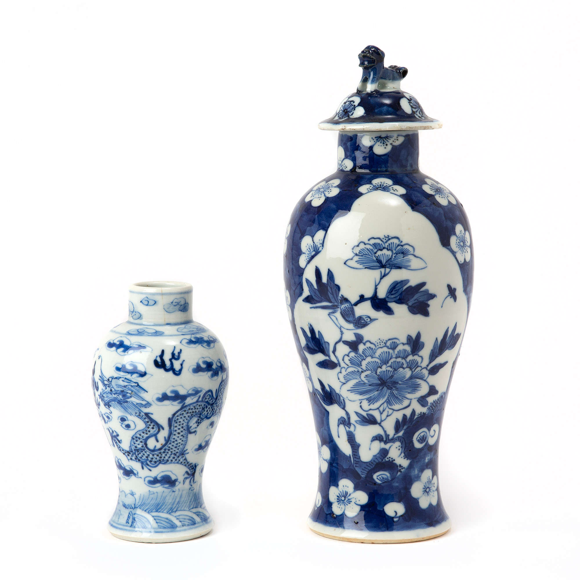 LOCKURNA samt VAS. Porslin, Kina, 1800-tal.