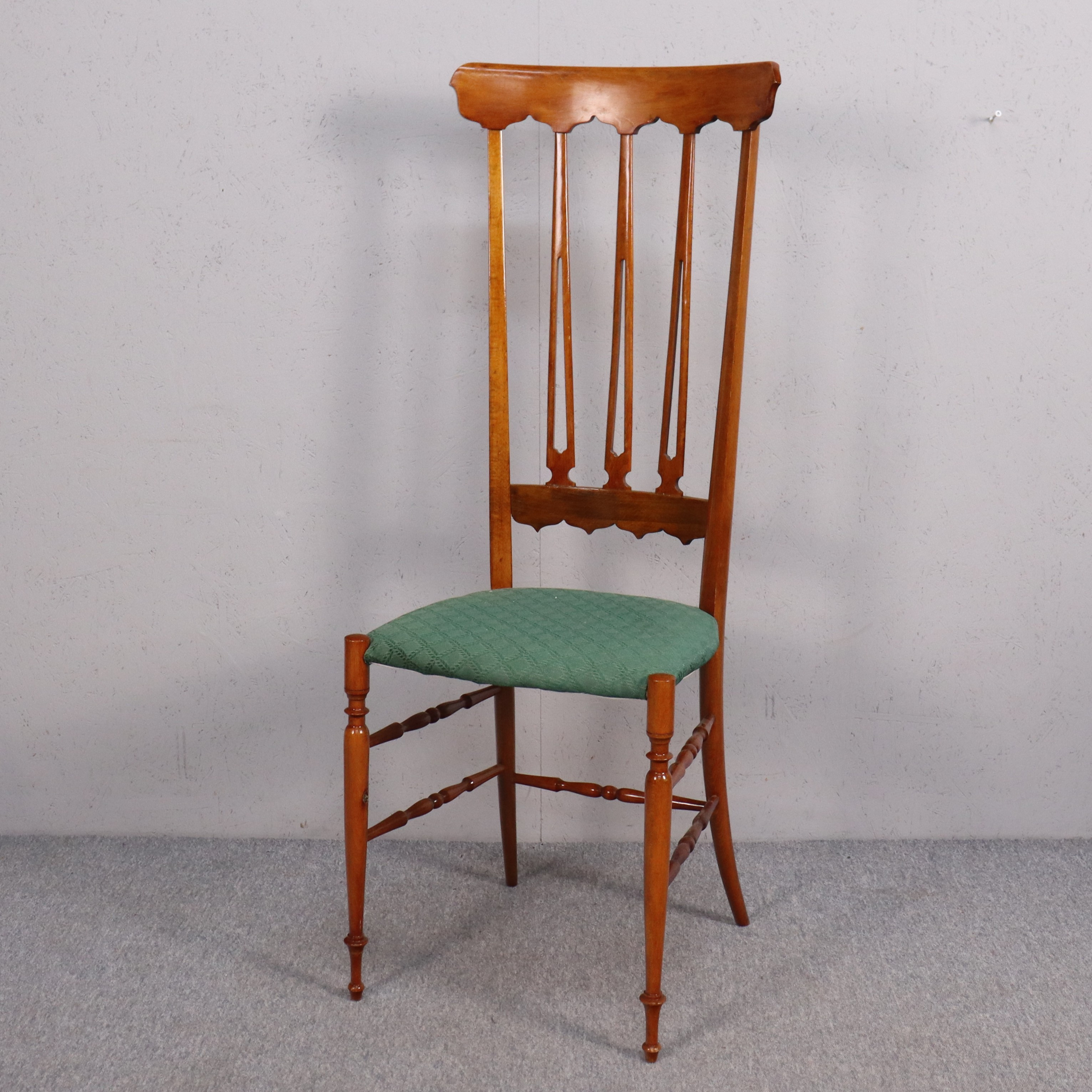 GIO PONTI. stol, Chiavaria-stil, Italien, trä med textilsits, 1900-talets mitt.