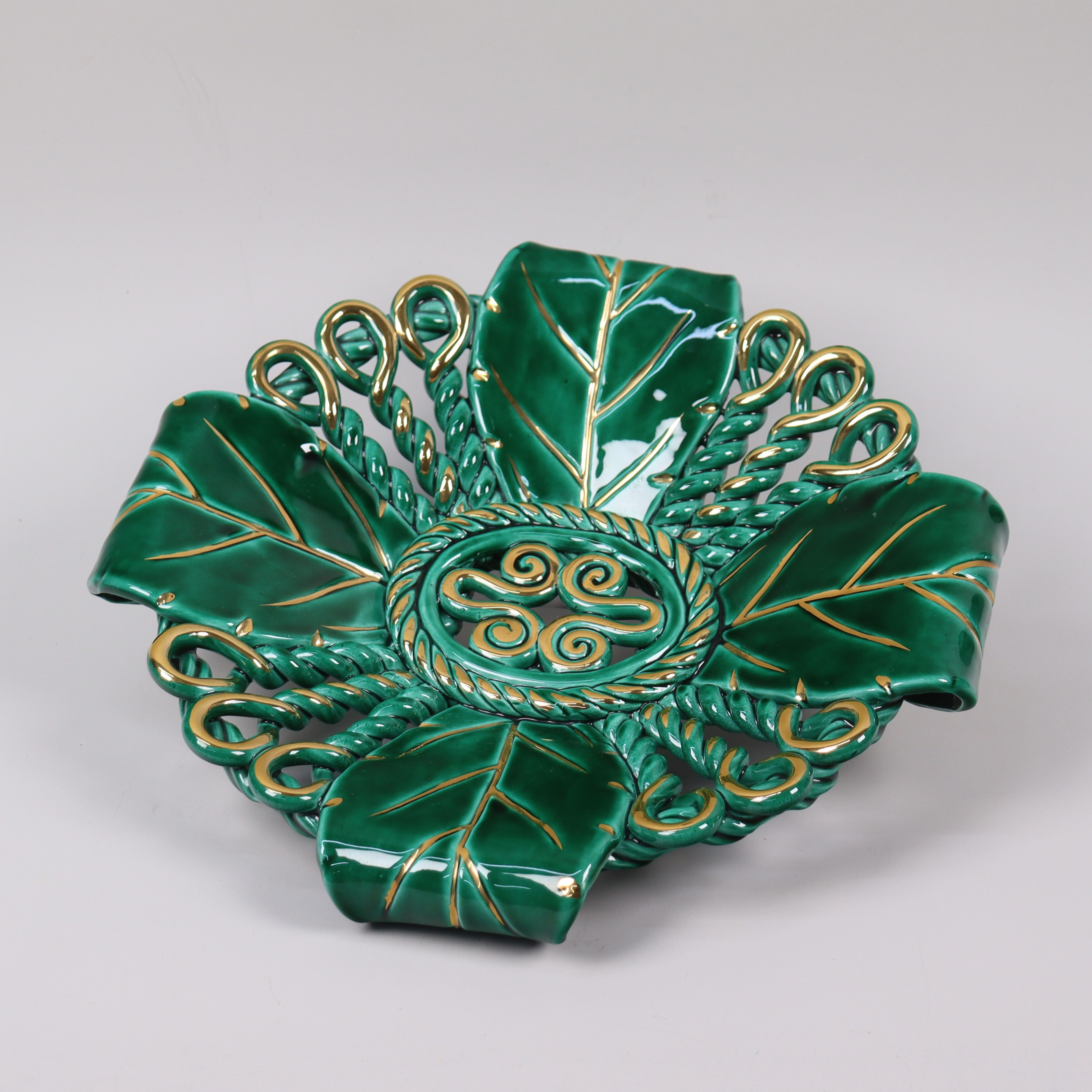 SKÅLFAT, Vallauris, Frankrike, bemålad keramik.