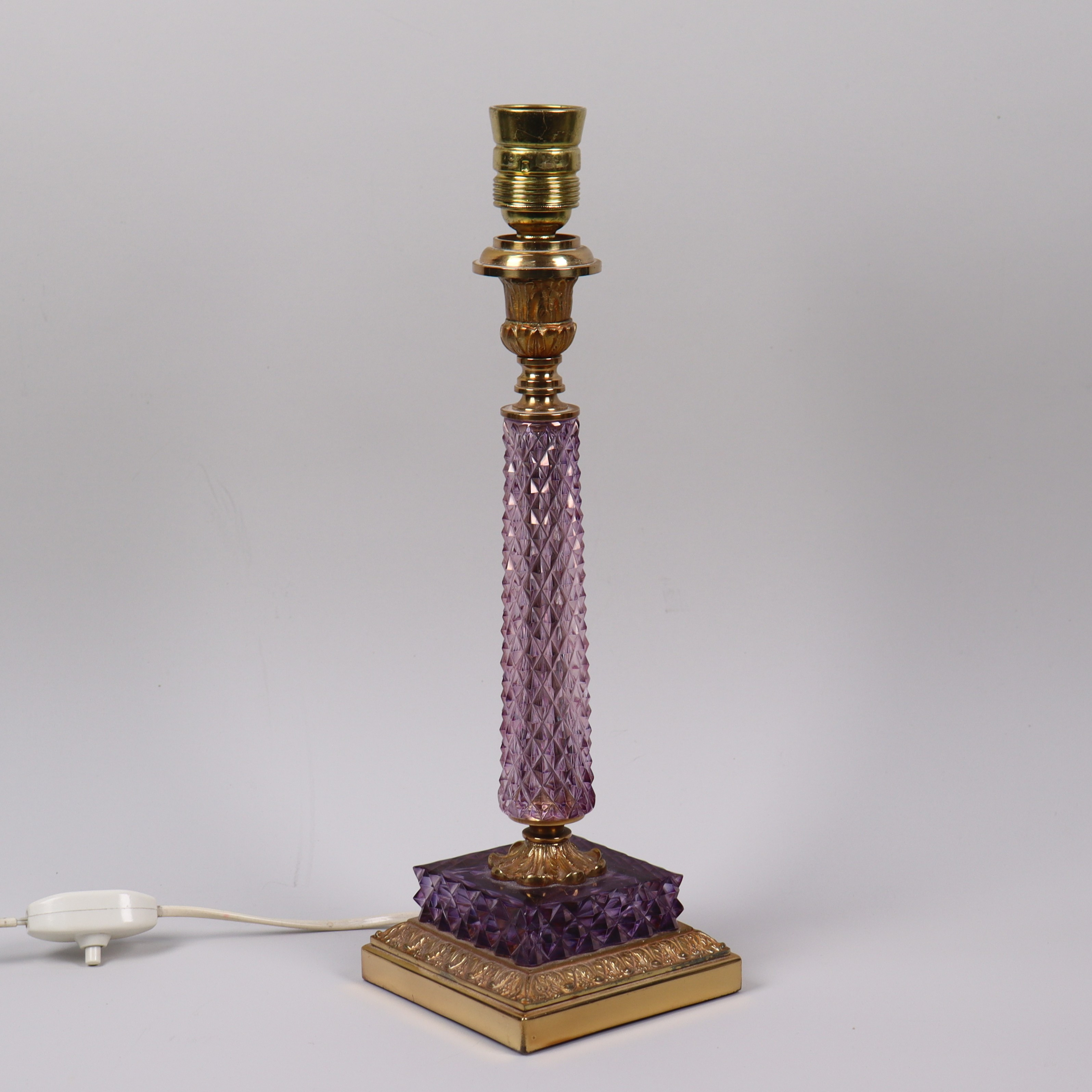 BORDSLAMPA, mässing och plast, sannolikt Italien 1900-talets mitt.