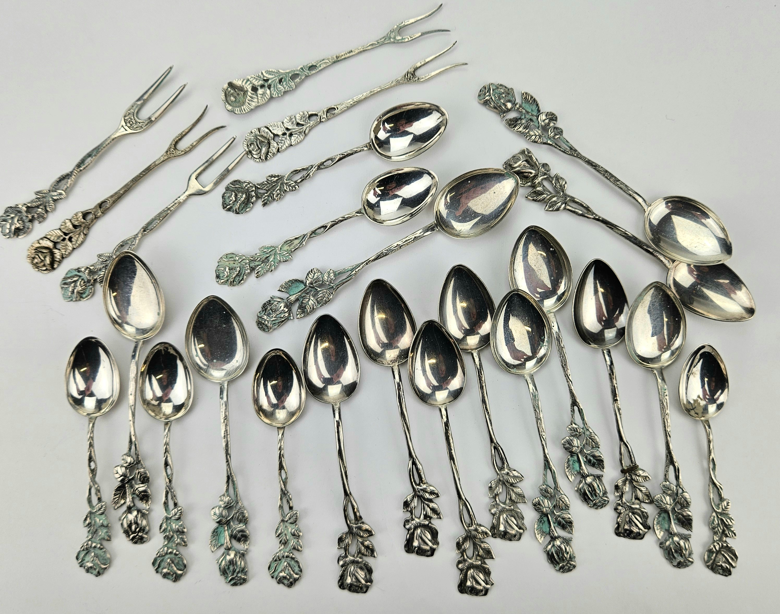 SKEDAR OCH GAFFLAR, 24 delar, silver, rosdekor, vikt ca. 228 gram.