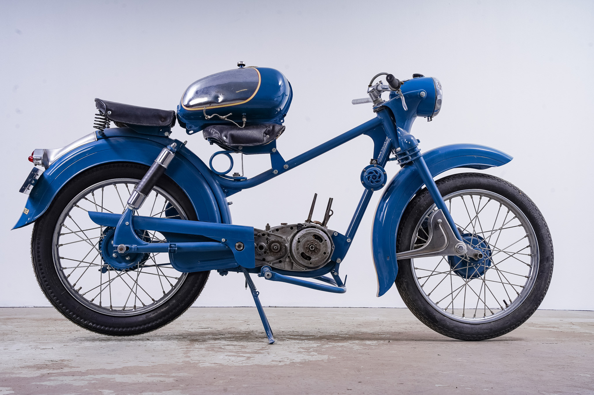 HUSQVARNA, modell 281 "Drömbågen", ca 1953, Sverige.