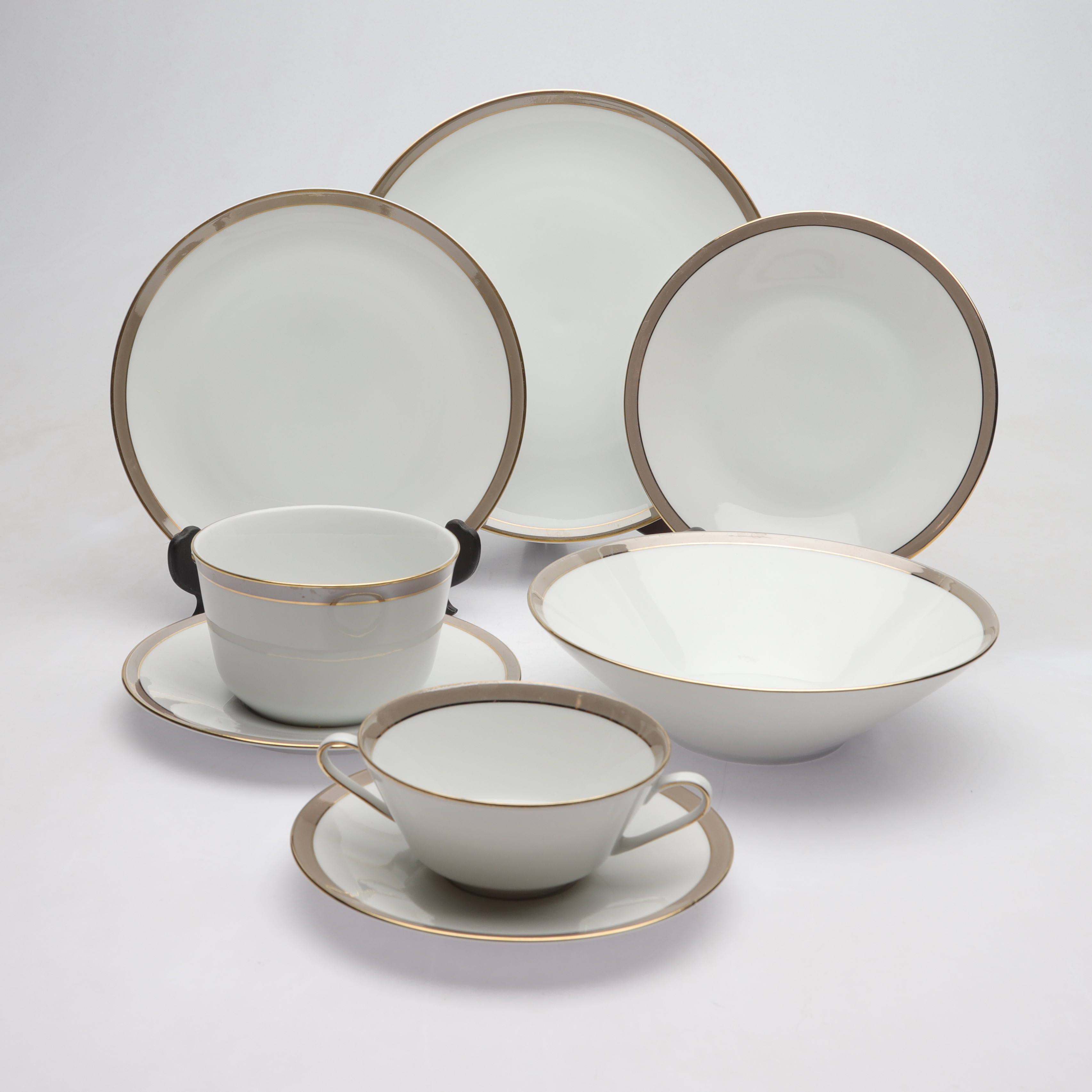 SERVISDELAR, 25 st, porslin, olika märken b.la. Thomas/Hutschenreuther.