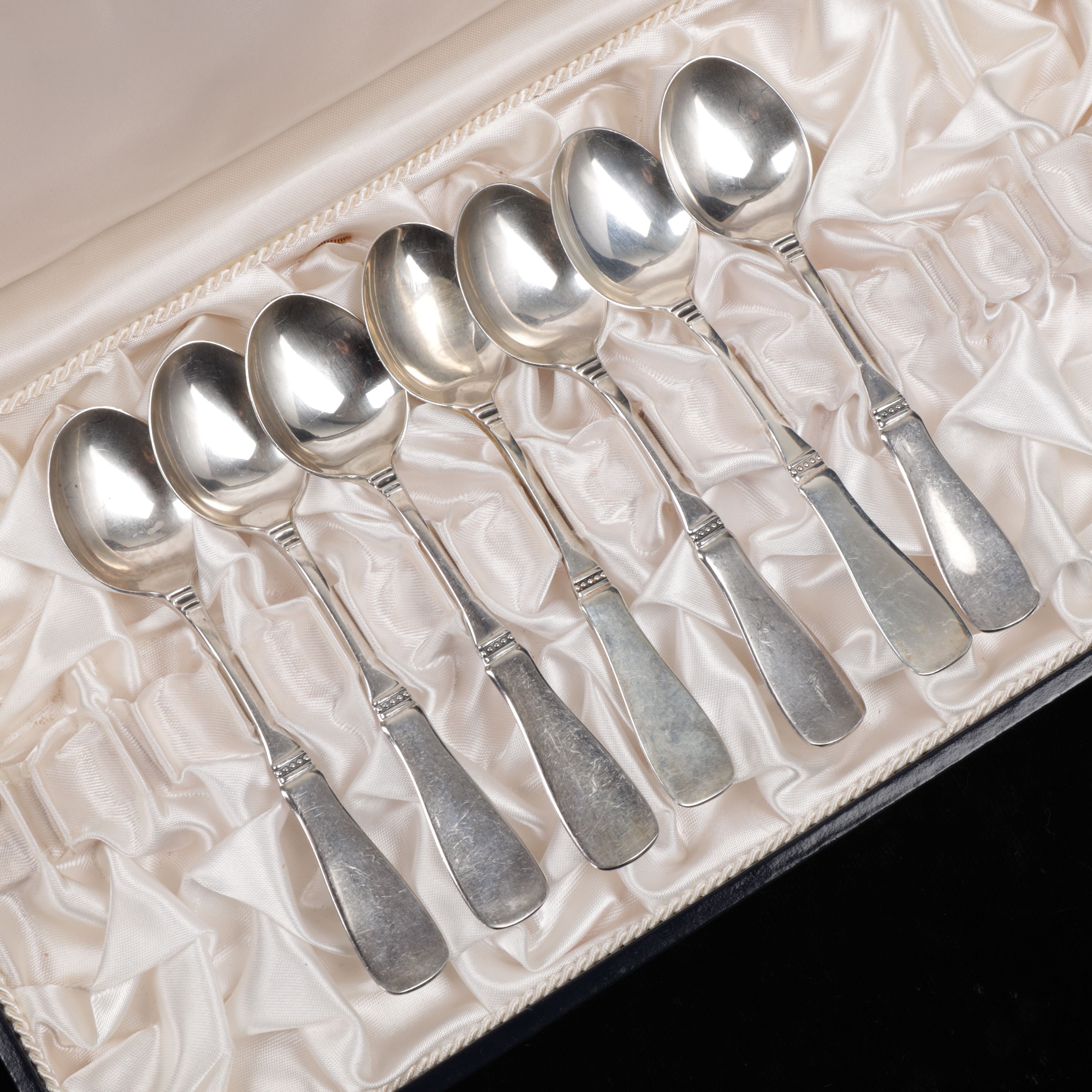 KAFFESKEDAR, 7 st, silver, "Uppsala", 1960/70-tal, vikt 108 gram.