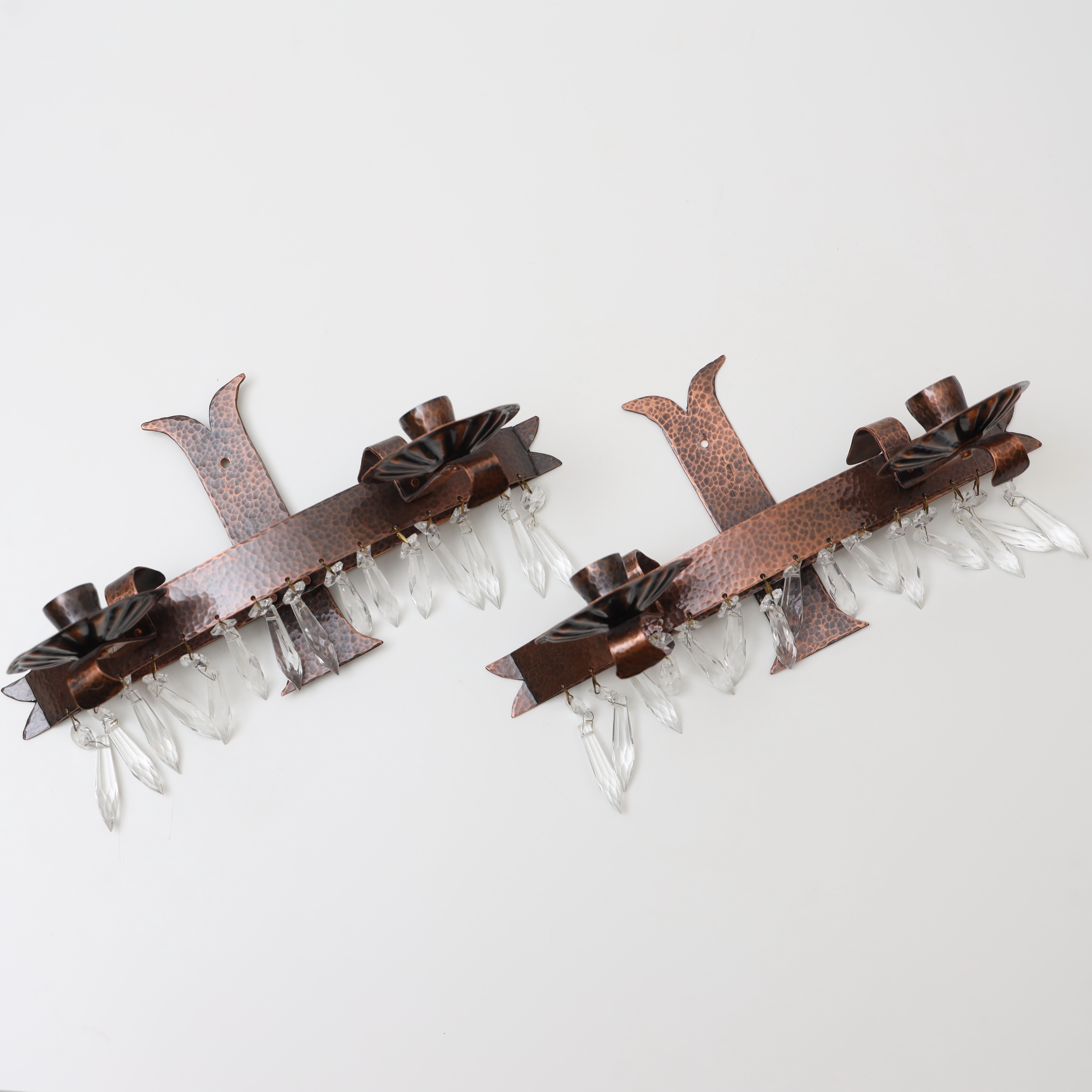 VÄGGLAMPETTER, ett par, signerade LL och daterad 2010.