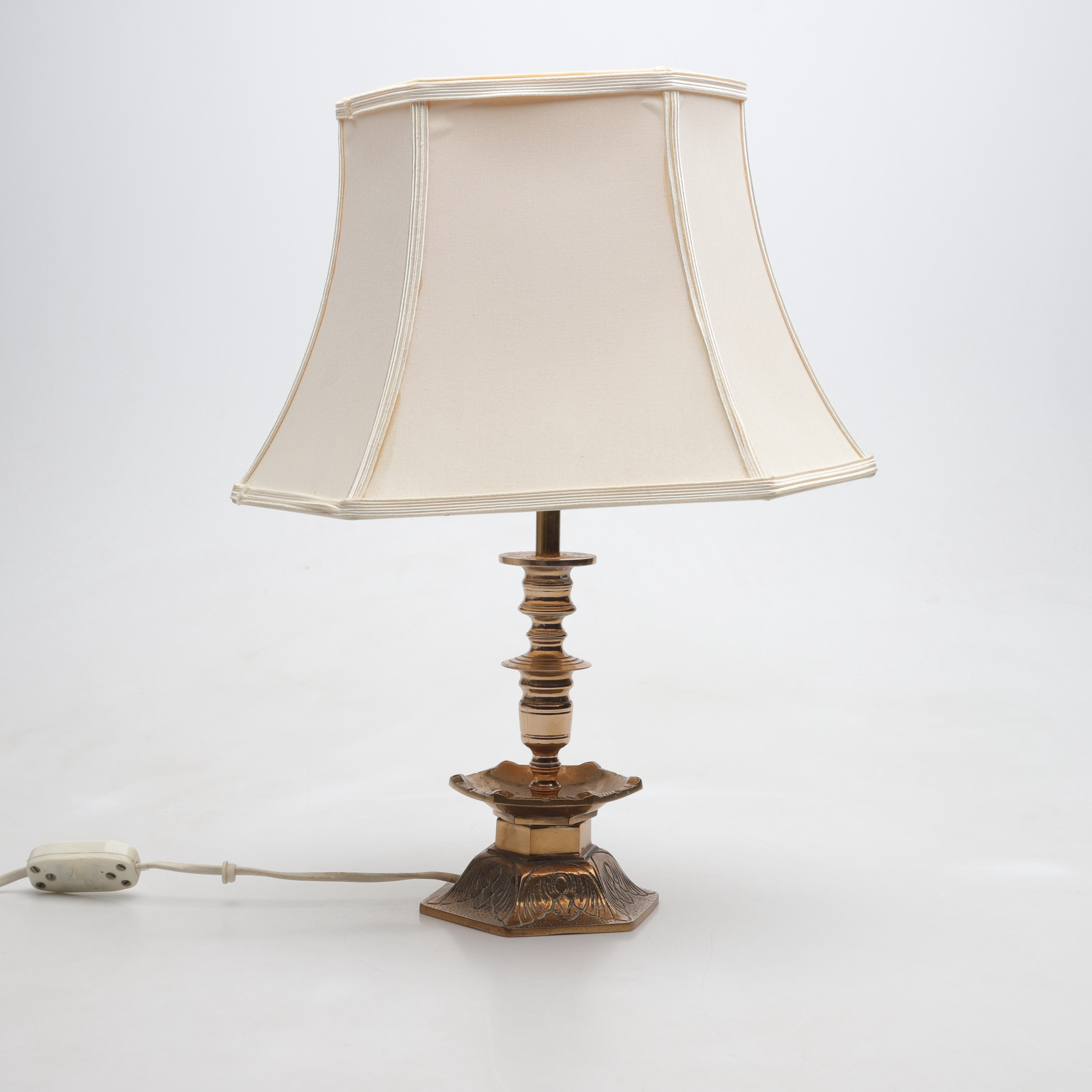 BORDSLAMPA, mässing, 1900-talets andra hälft.