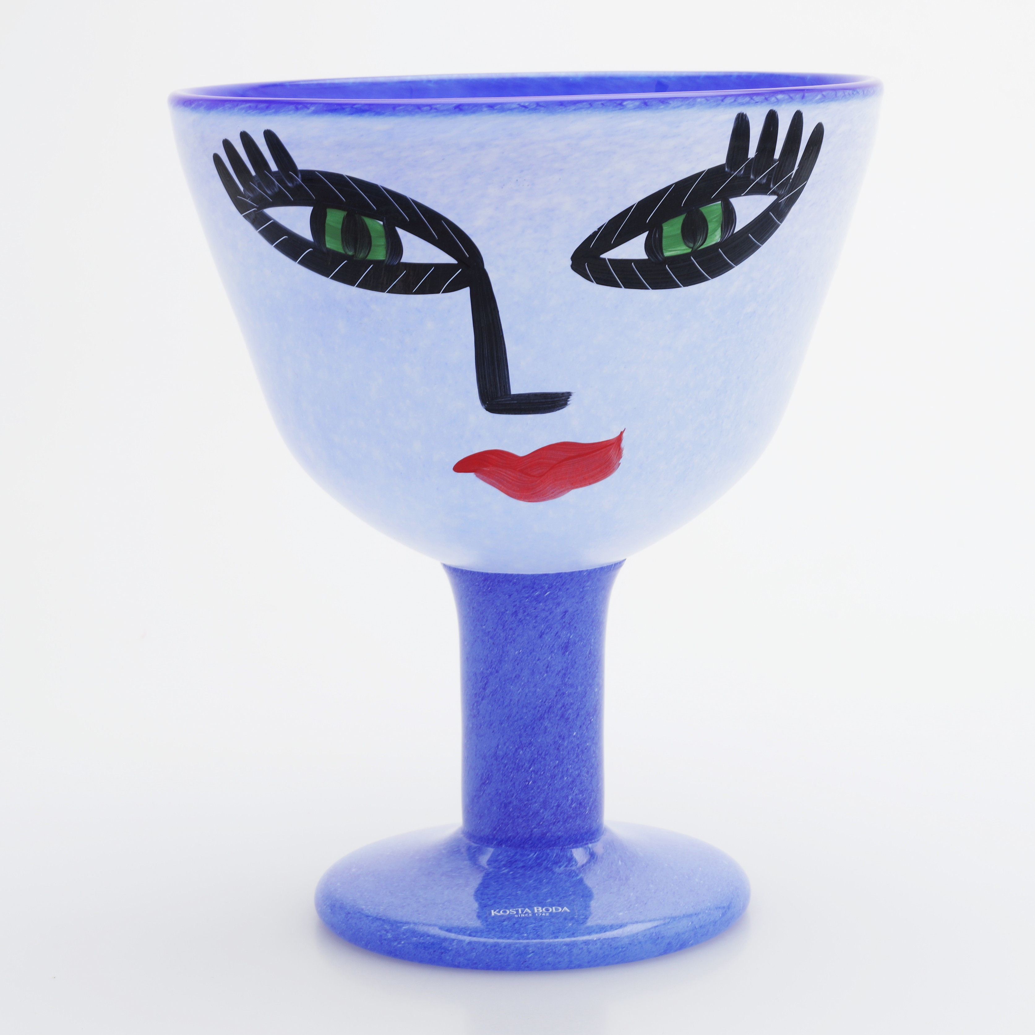 ULRICA HYDMAN-VALLIEN. "Open Mind", pokal/skål på fot, glas, Artist coll, Kosta Boda, signerad.