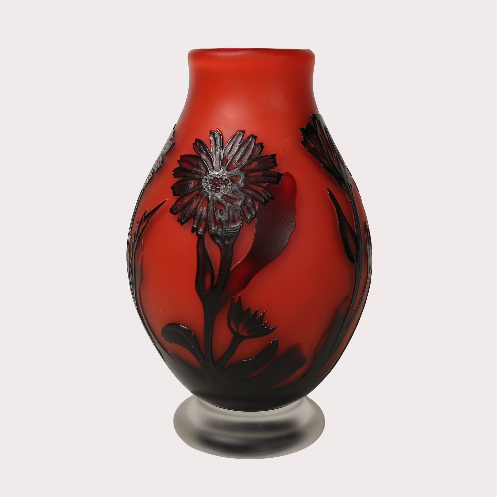 ASTRID GATE. Vas, glas, överfång med blomsterdekor i relief, signerad, daterad 1989.