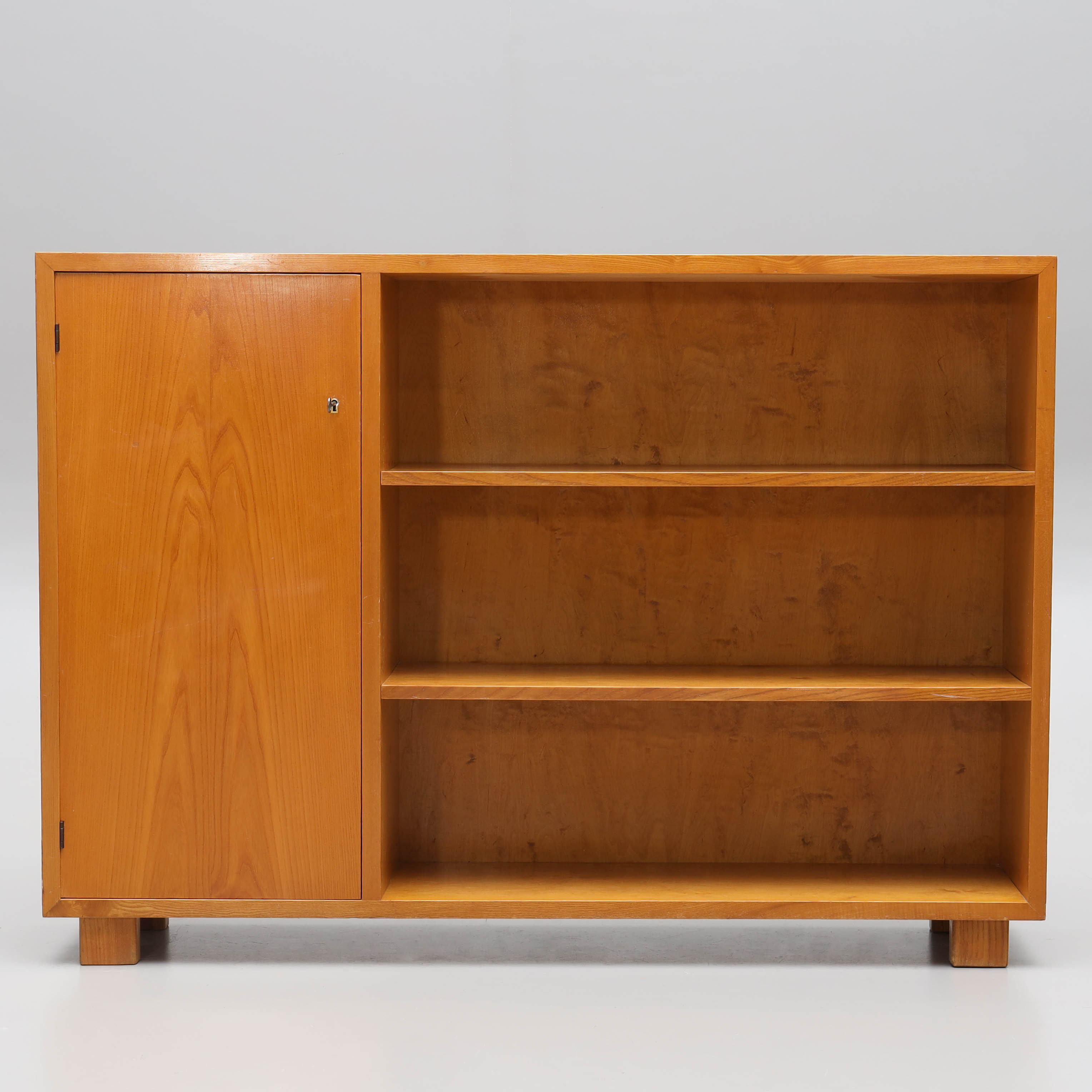 SIDEBOARD, med bokhylla, fanérad i alm, Svenska Möbelfabrikerna, 1930/40-tal.