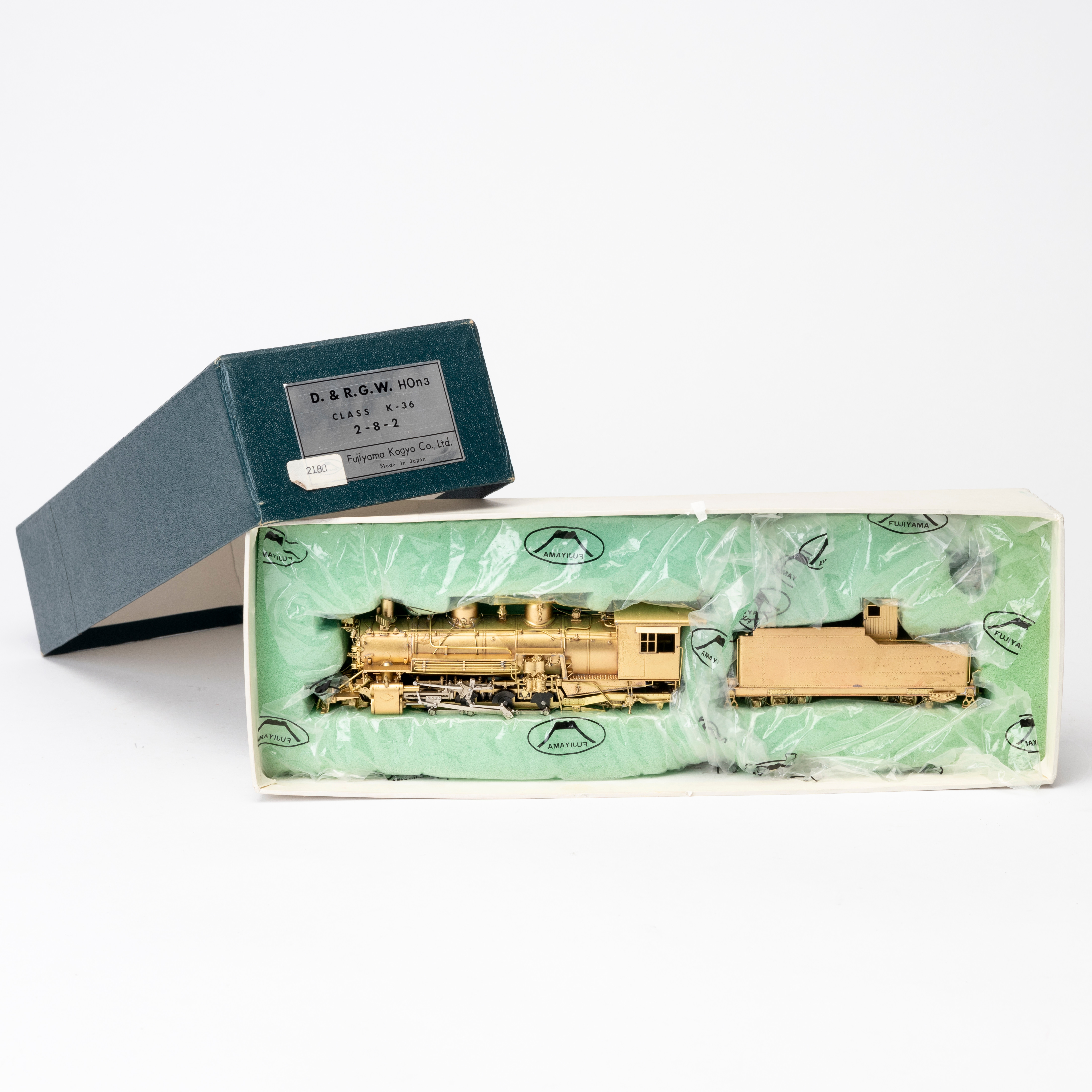 PFM K-36 , amerikanskt ånglok med tender, 2-8-2, handbyggd mässing , Fujiyama Japan, originalförpackning.